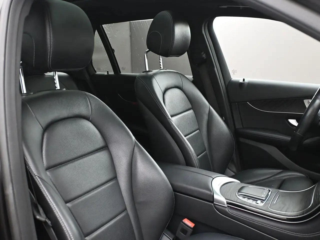 Mercedes-Benz GLC снимка Mercedes-Benz GLC
