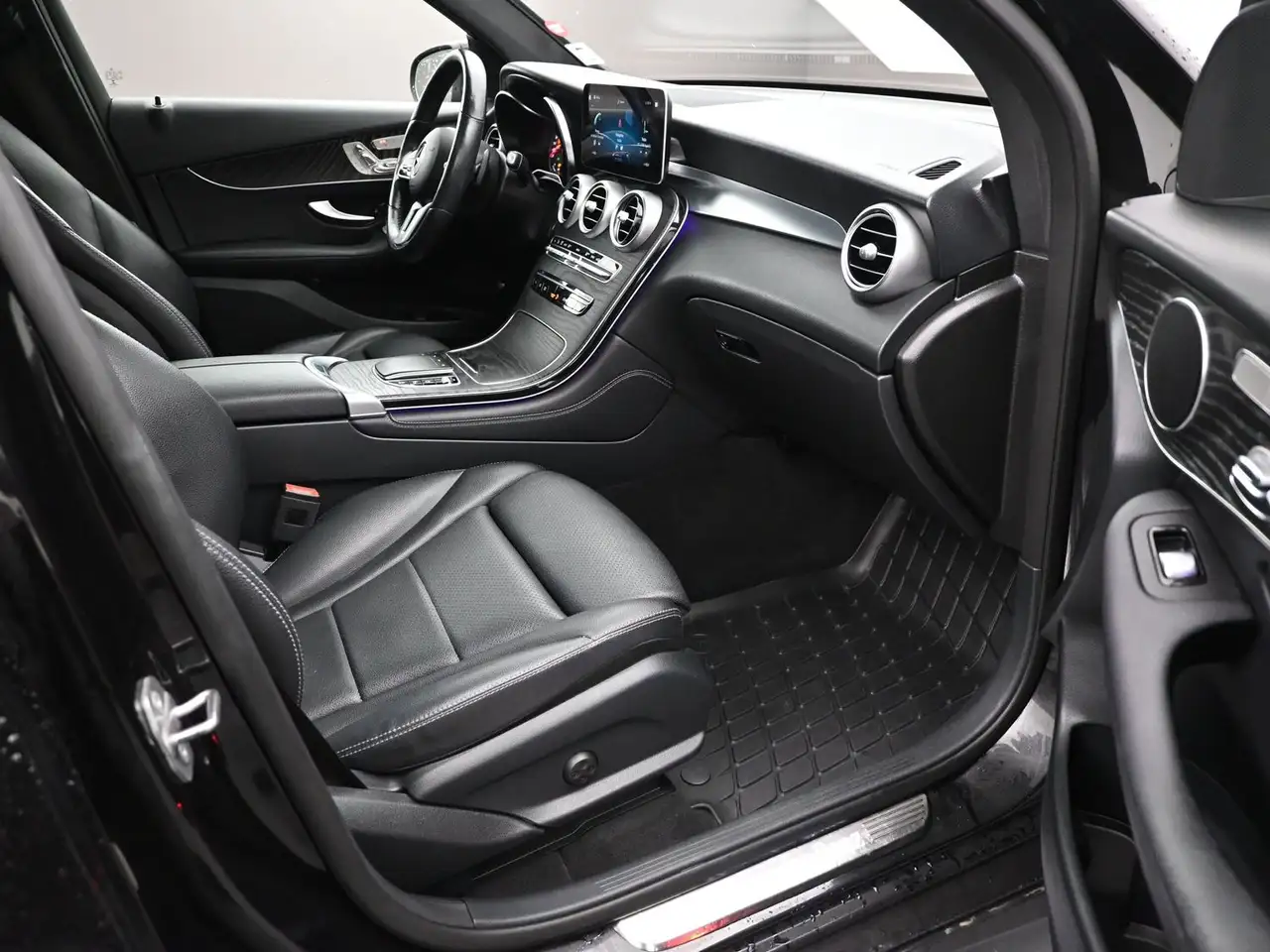 Mercedes-Benz GLC снимка Mercedes-Benz GLC