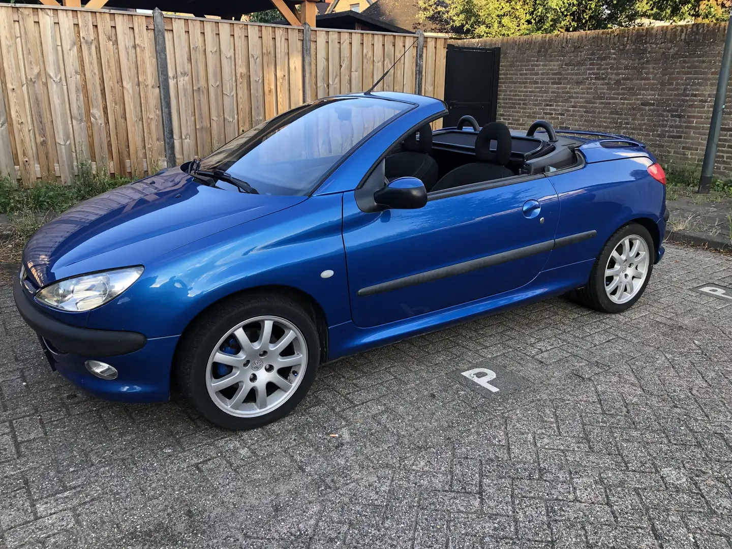 Peugeot 206 1.6 cabrio automaat Blauw - 1