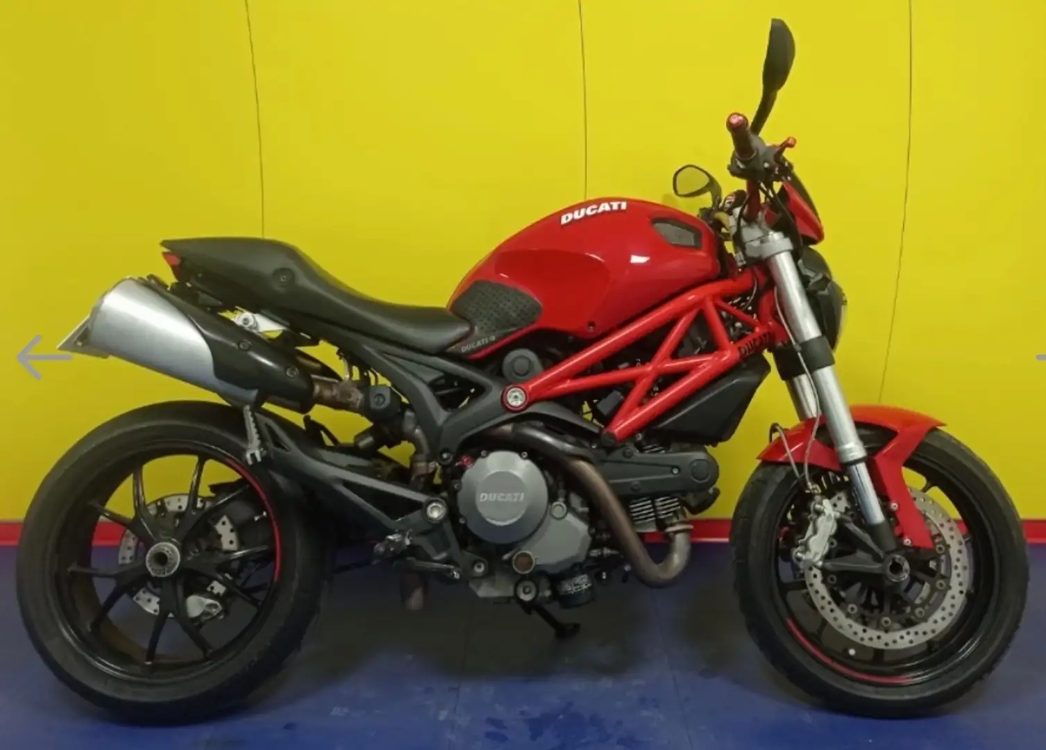 Ducati Monster 796 Rouge - 1