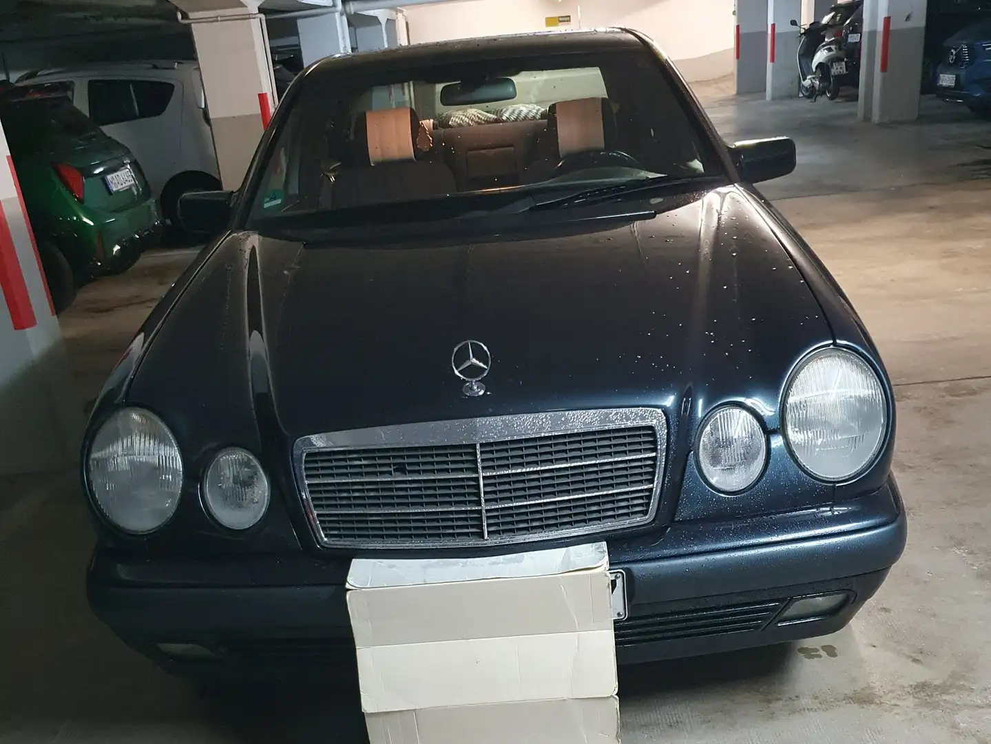 Mercedes-Benz 210/310 Bleu - 1
