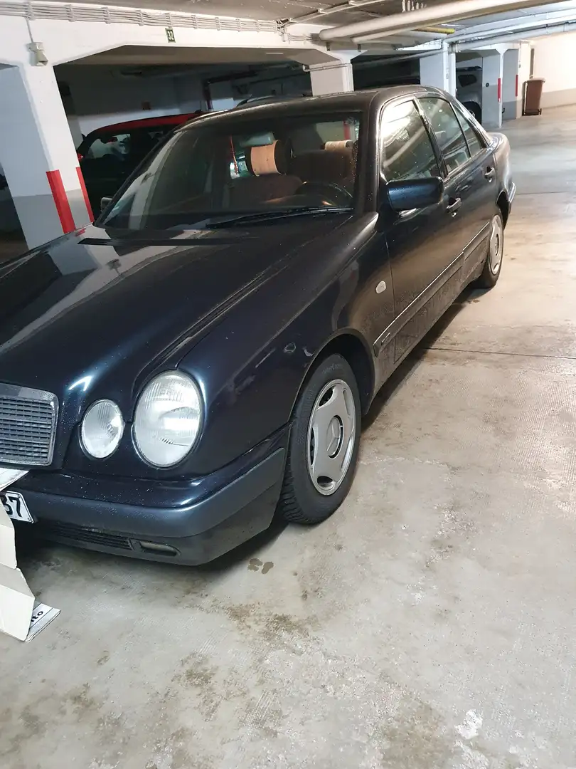 Mercedes-Benz 210/310 Bleu - 2