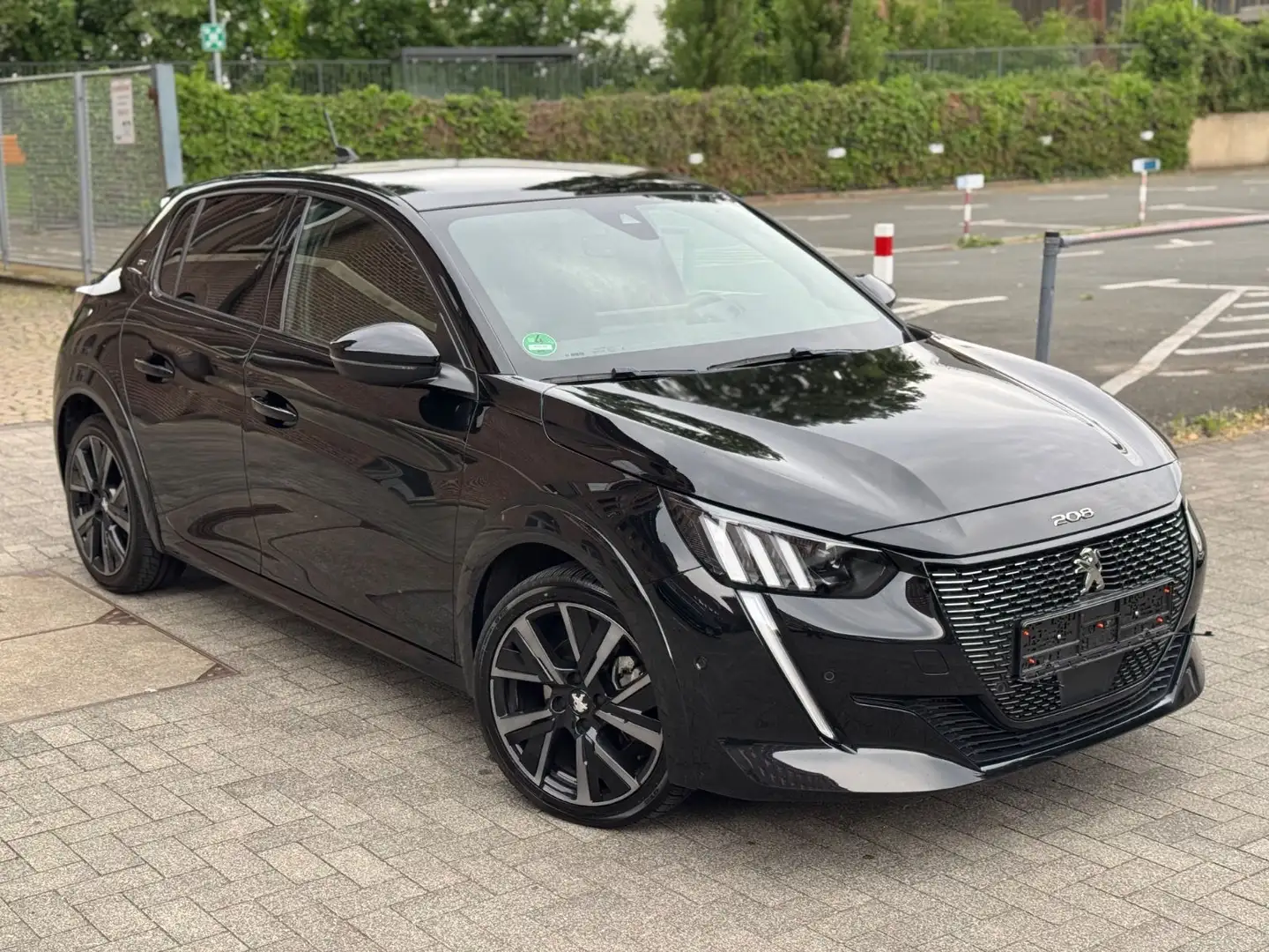 Peugeot 208 GT Pack * 1 - Hand * Pano *Kamera * Voll * Noir - 2