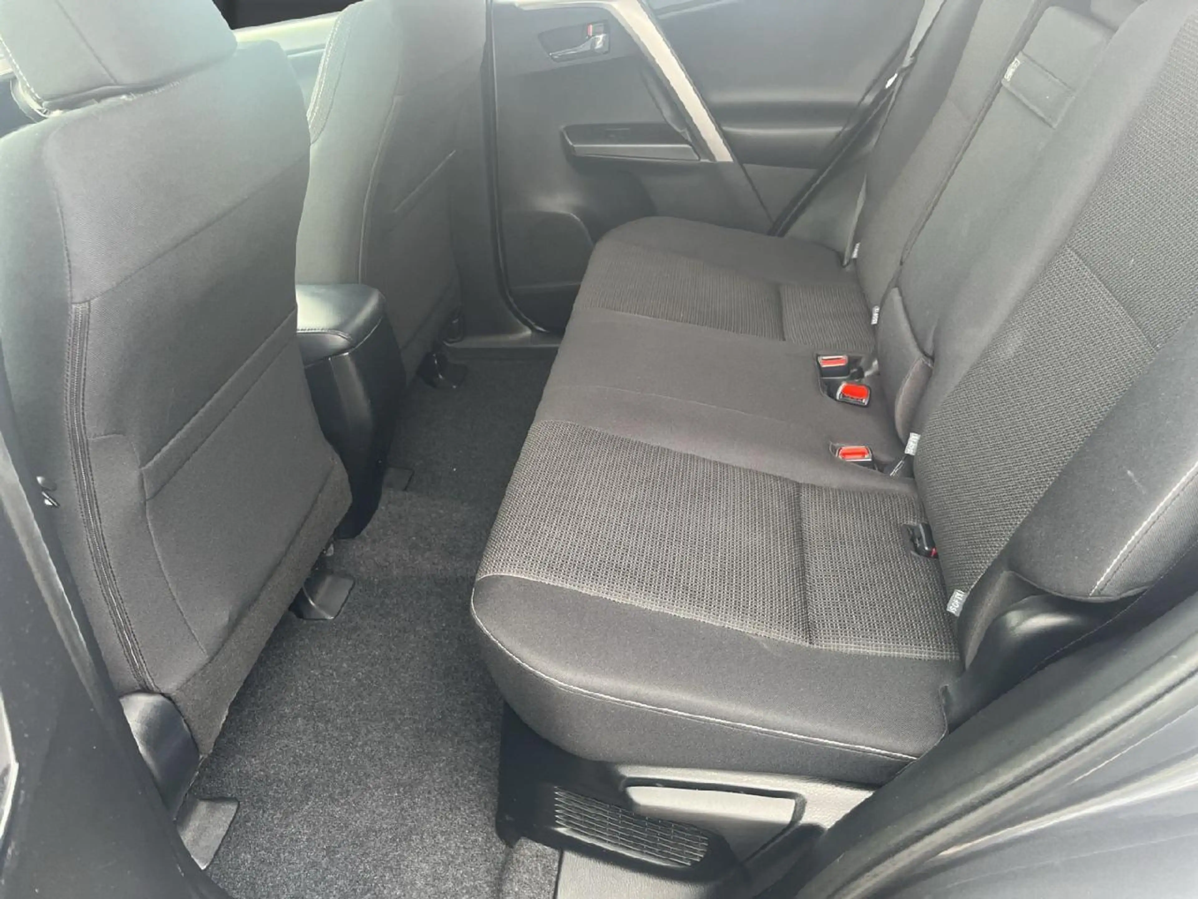 Toyota RAV 4 Team D — photo 11