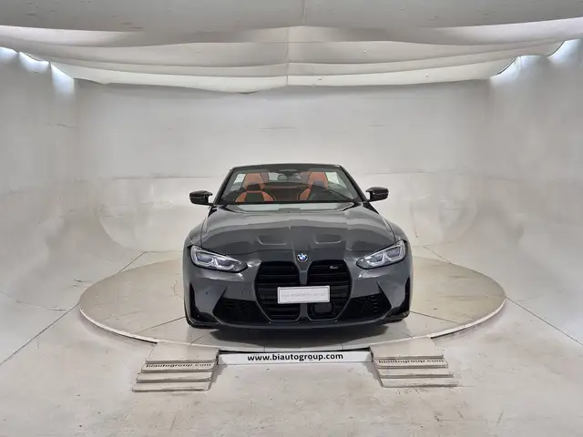 BMW M4 view 3