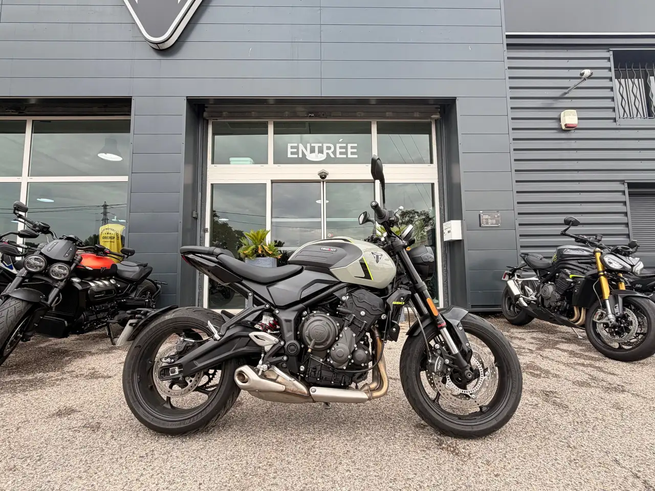 Triumph Trident 660