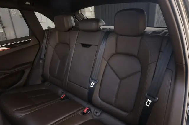 Porsche Macan view 4