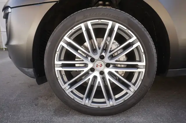 Porsche Macan view 6