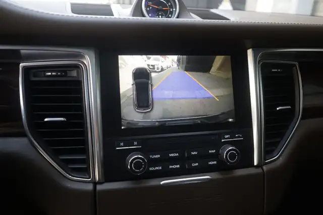 Porsche Macan view 9