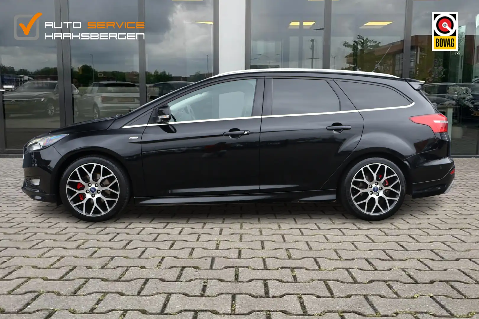 Ford Focus Wagon 1.5 ST-Line | Trekhaak | 18 Inch | Winterpak Nero - 2