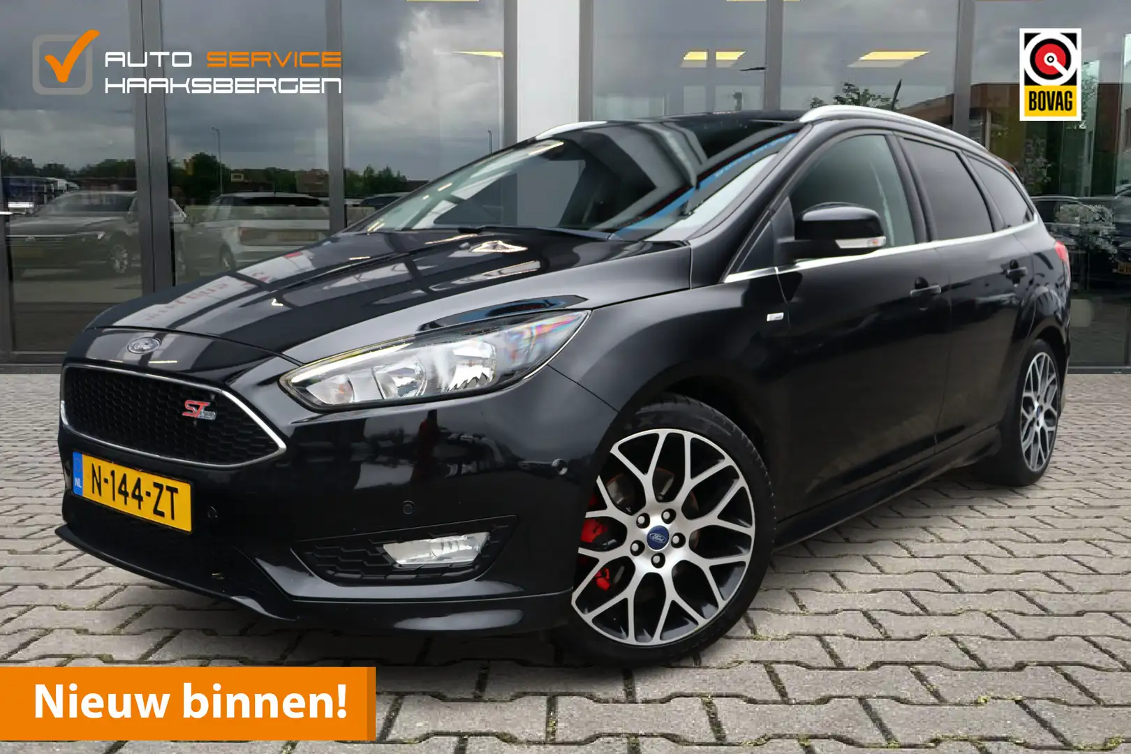 Ford Focus Wagon 1.5 ST-Line | Trekhaak | 18 Inch | Winterpak Nero - 1