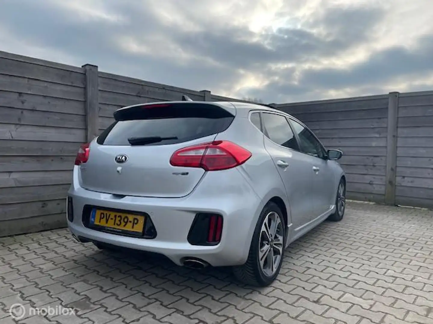 Kia Ceed / cee'd 1.0 T-GDi GT-Plusline Pano-Navi-Stoelverw-DAB Grau - 2