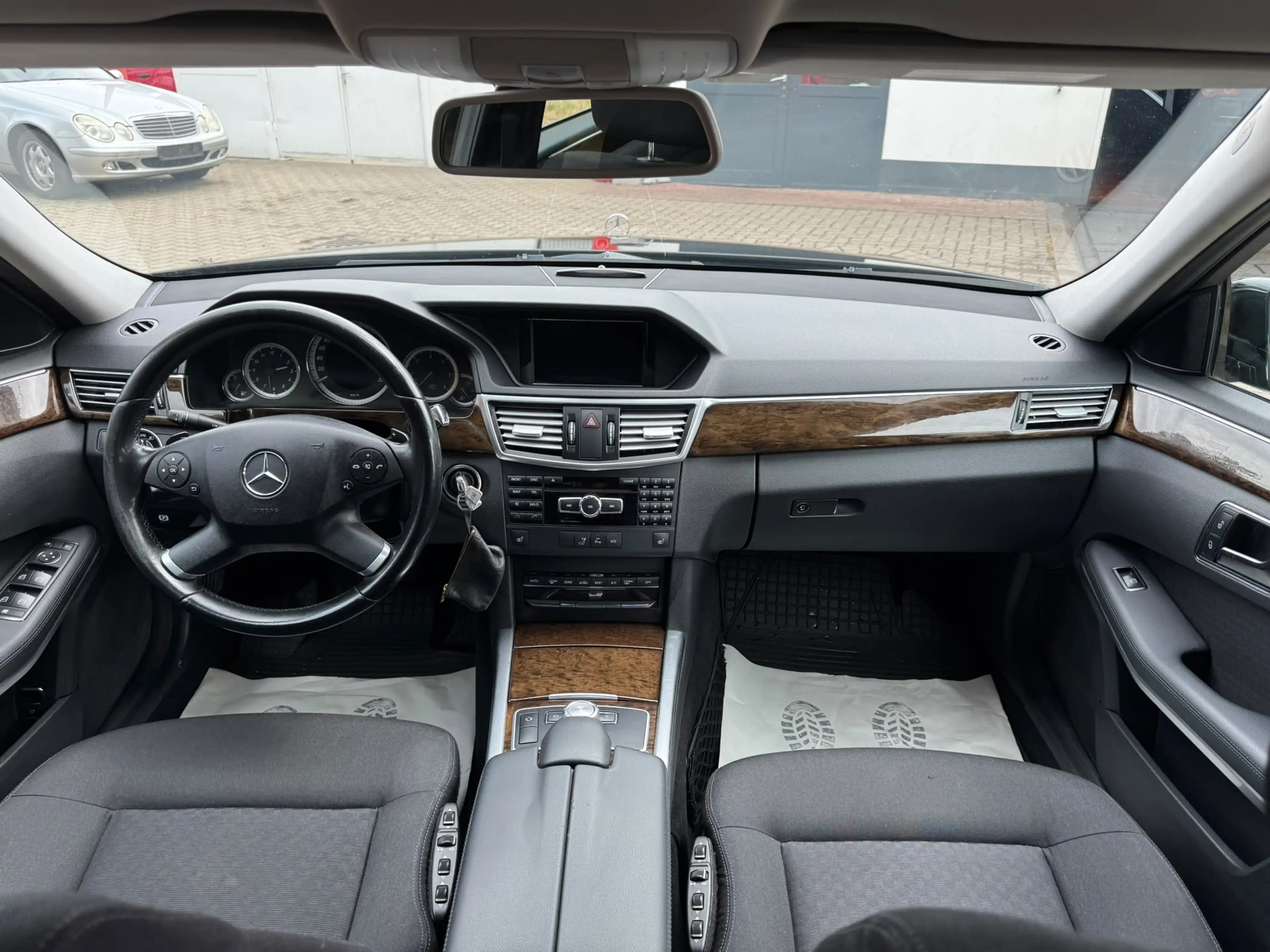 Mercedes-Benz E 250 E-Klasse (4Matic )BlueEFFICIENCY  Elegance — photo 10