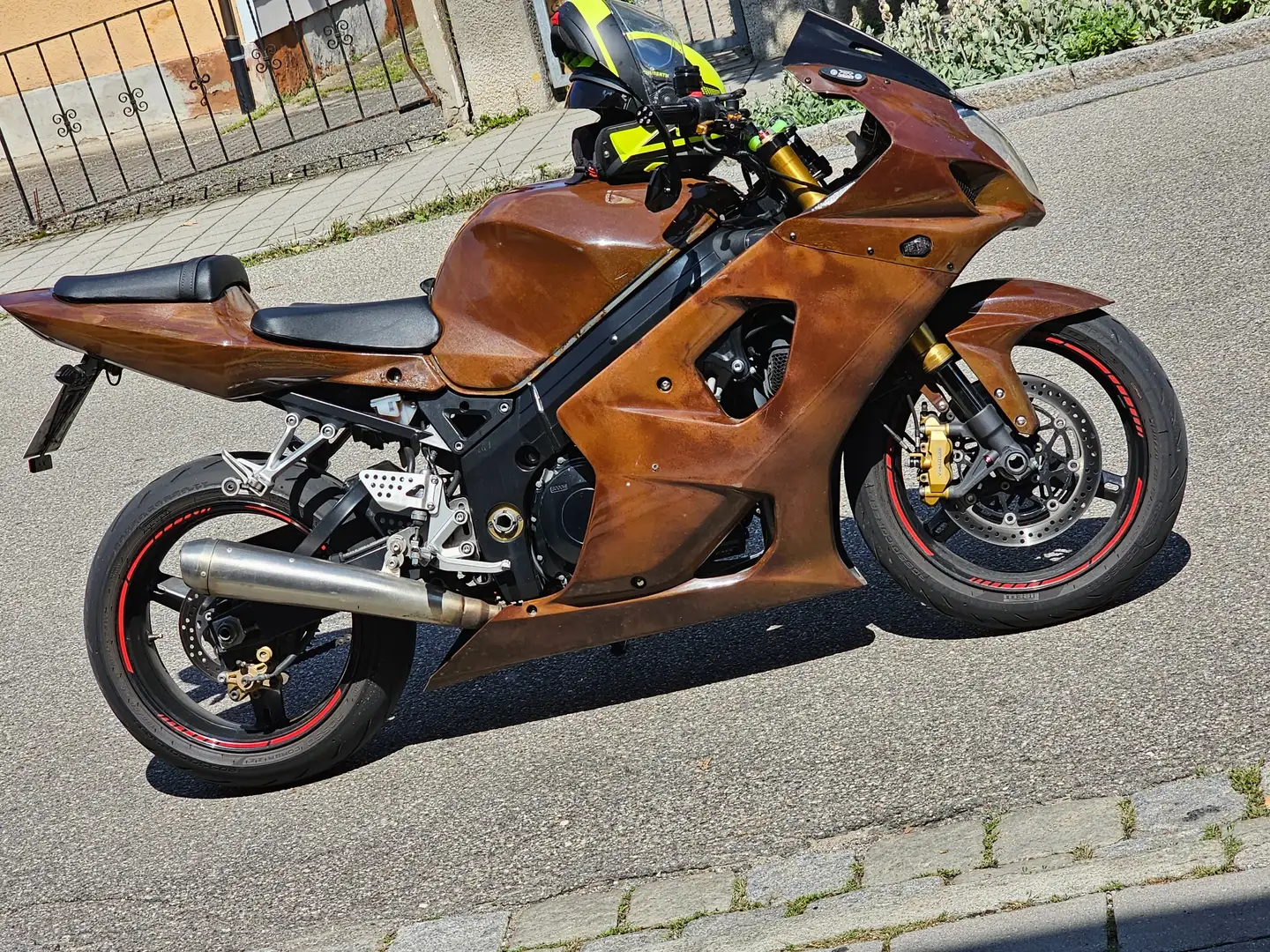 Suzuki GSX-R 1000 Marrón - 1