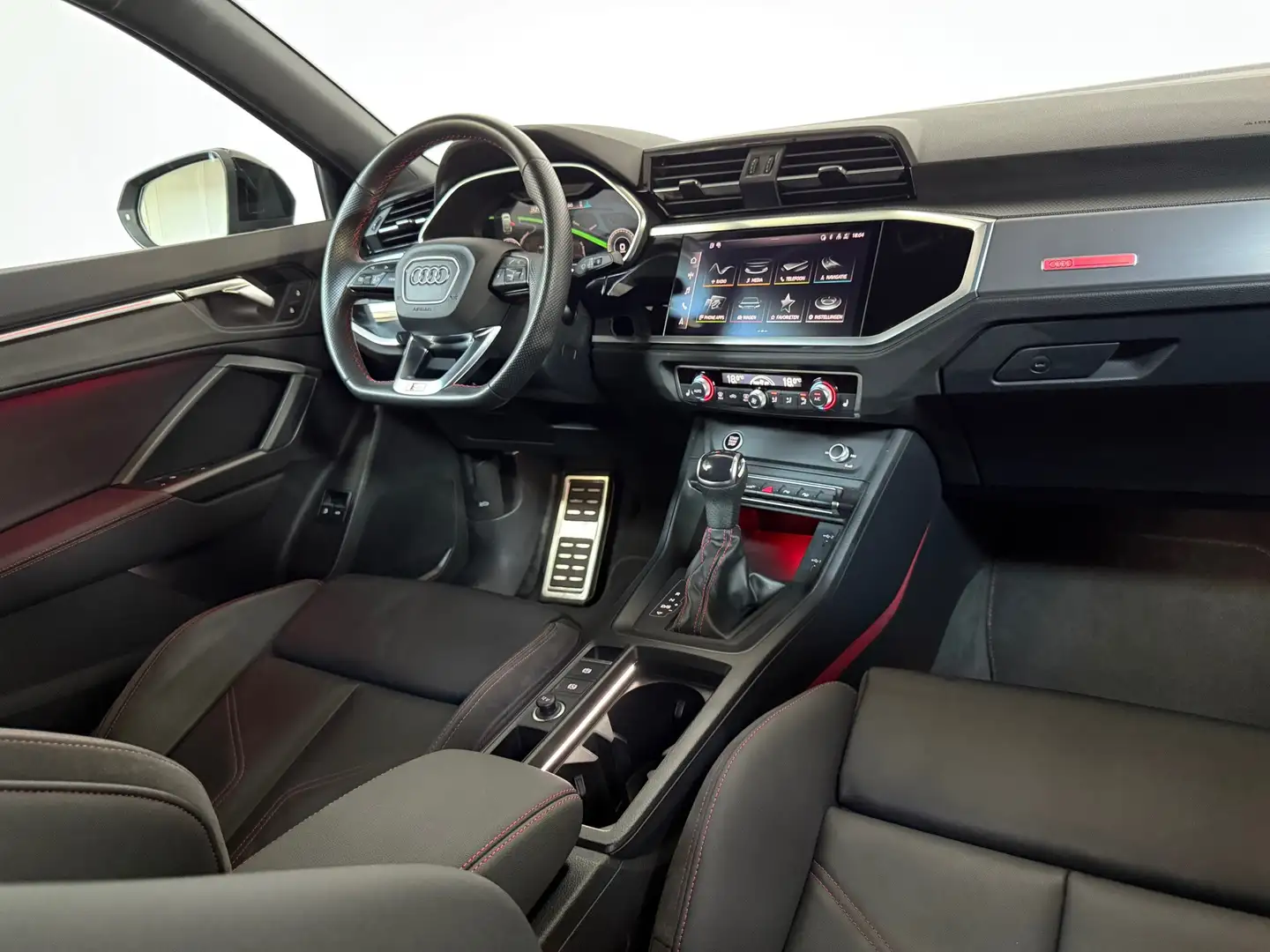 Audi Q3 Sportback 45 TFSI e 3 x S-line Pano Sfeer Camera Nero - 2