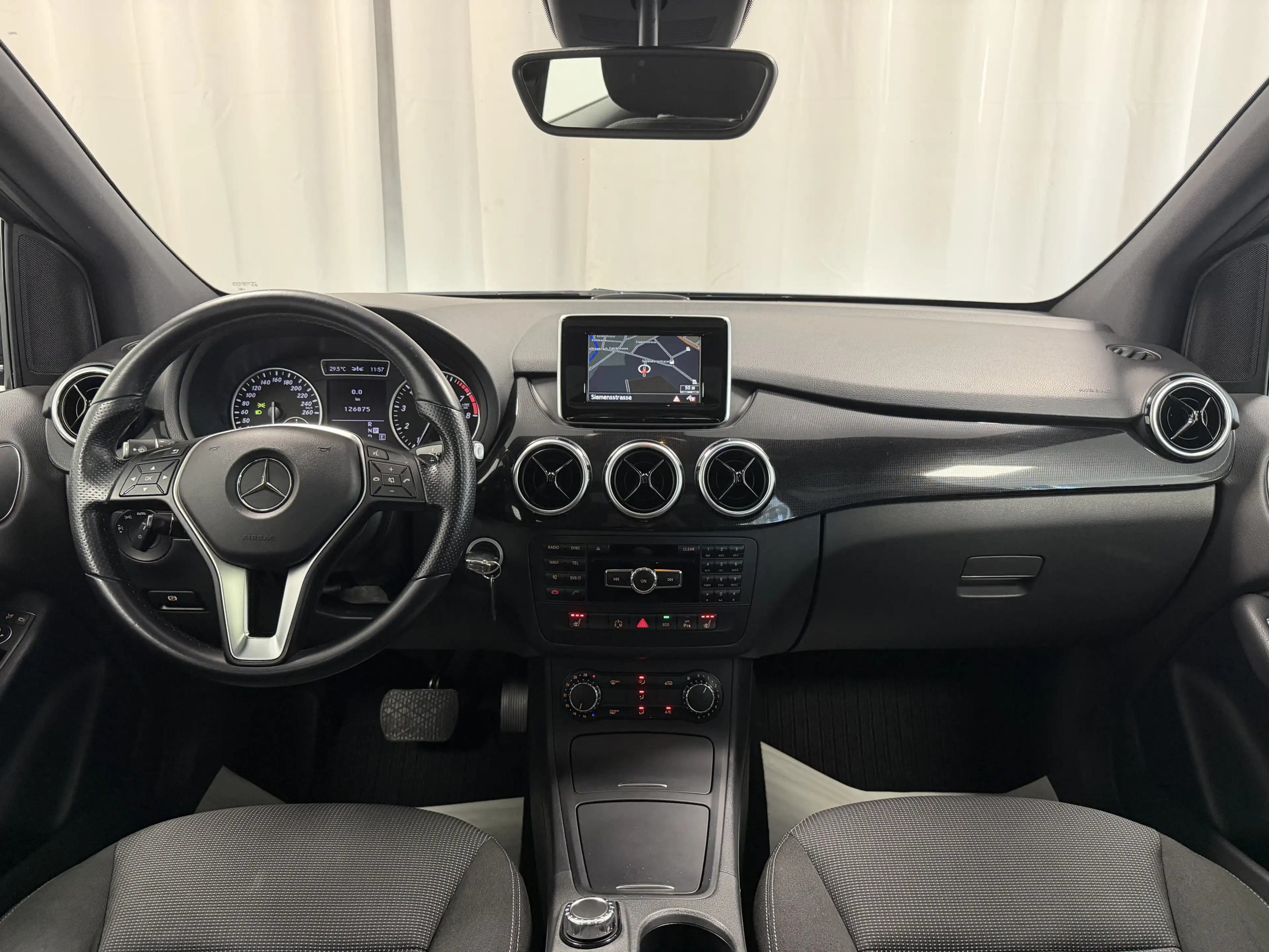 Mercedes-Benz B 180 BlueEff. Automatik Pano ILS Kamera Navi — photo 12
