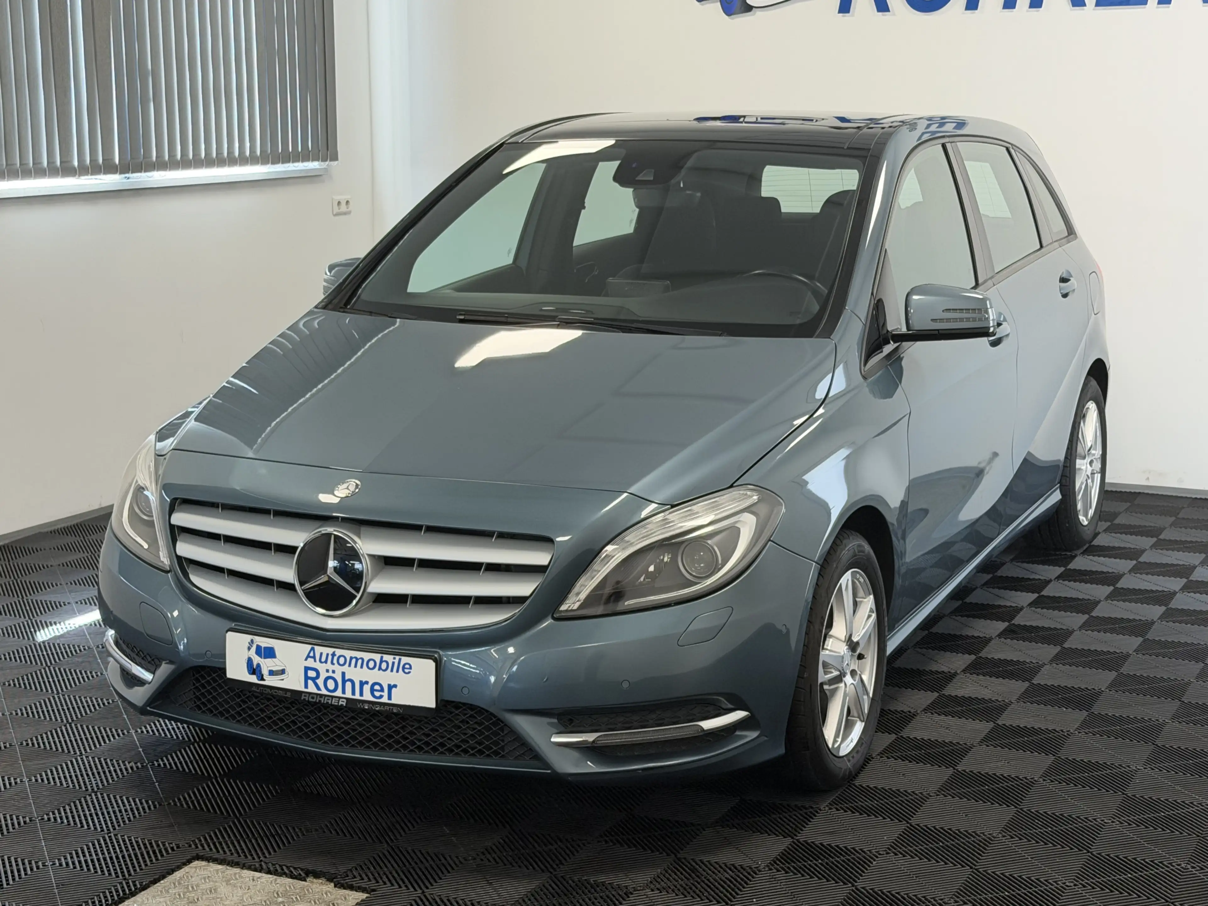 Mercedes-Benz B 180 BlueEff. Automatik Pano ILS Kamera Navi — photo 2