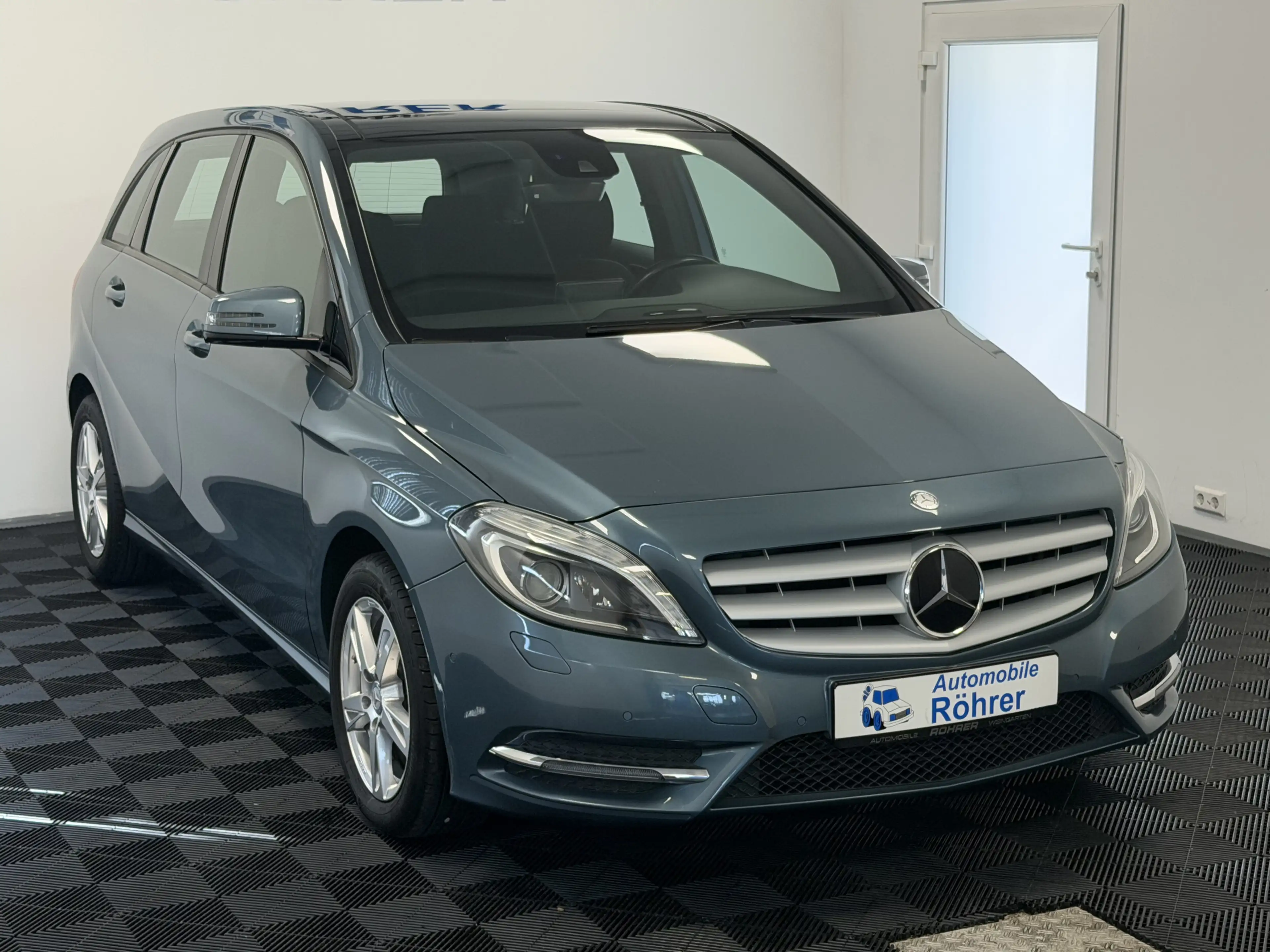 Mercedes-Benz B 180 BlueEff. Automatik Pano ILS Kamera Navi — photo 4