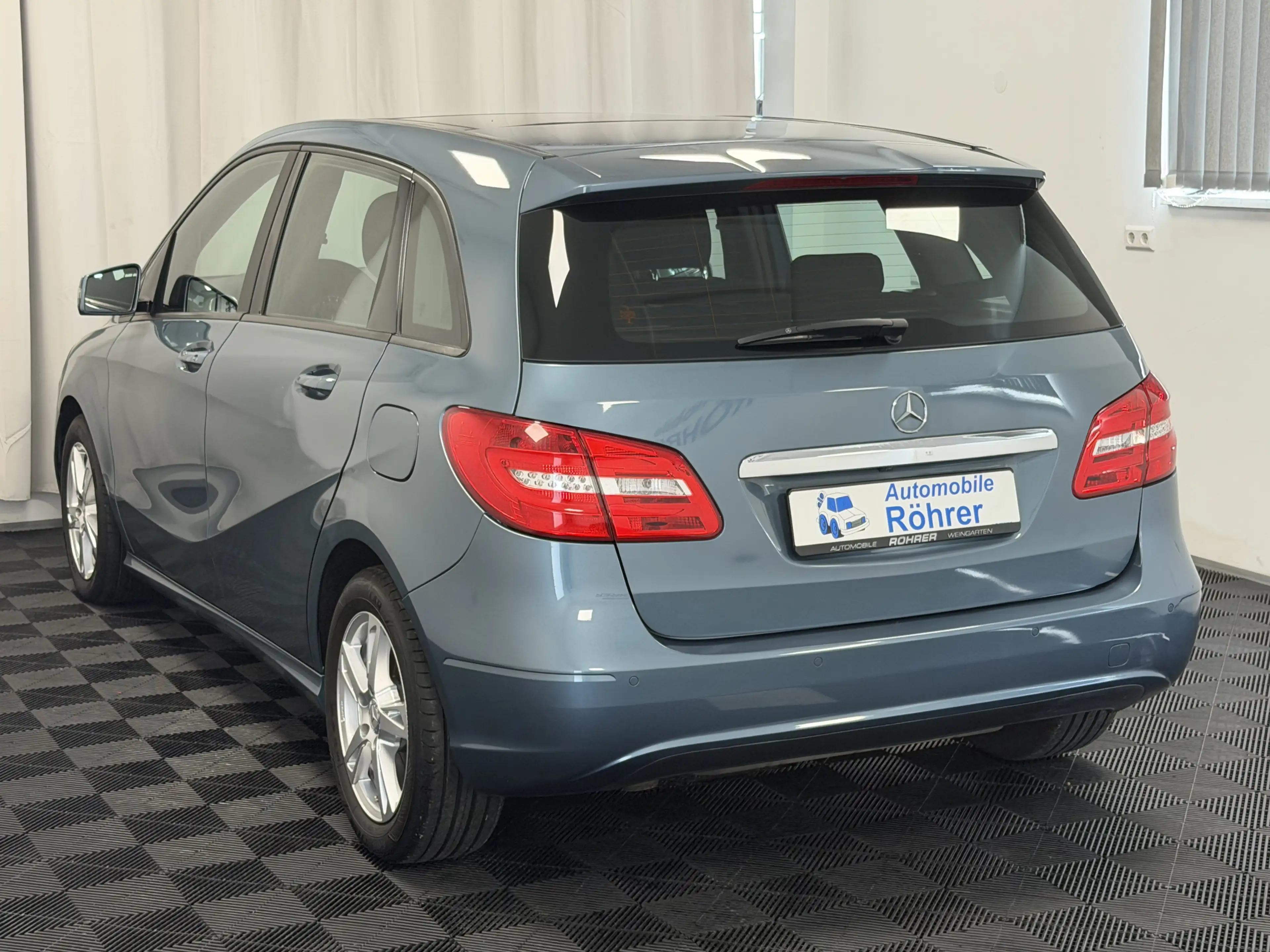 Mercedes-Benz B 180 BlueEff. Automatik Pano ILS Kamera Navi — photo 6