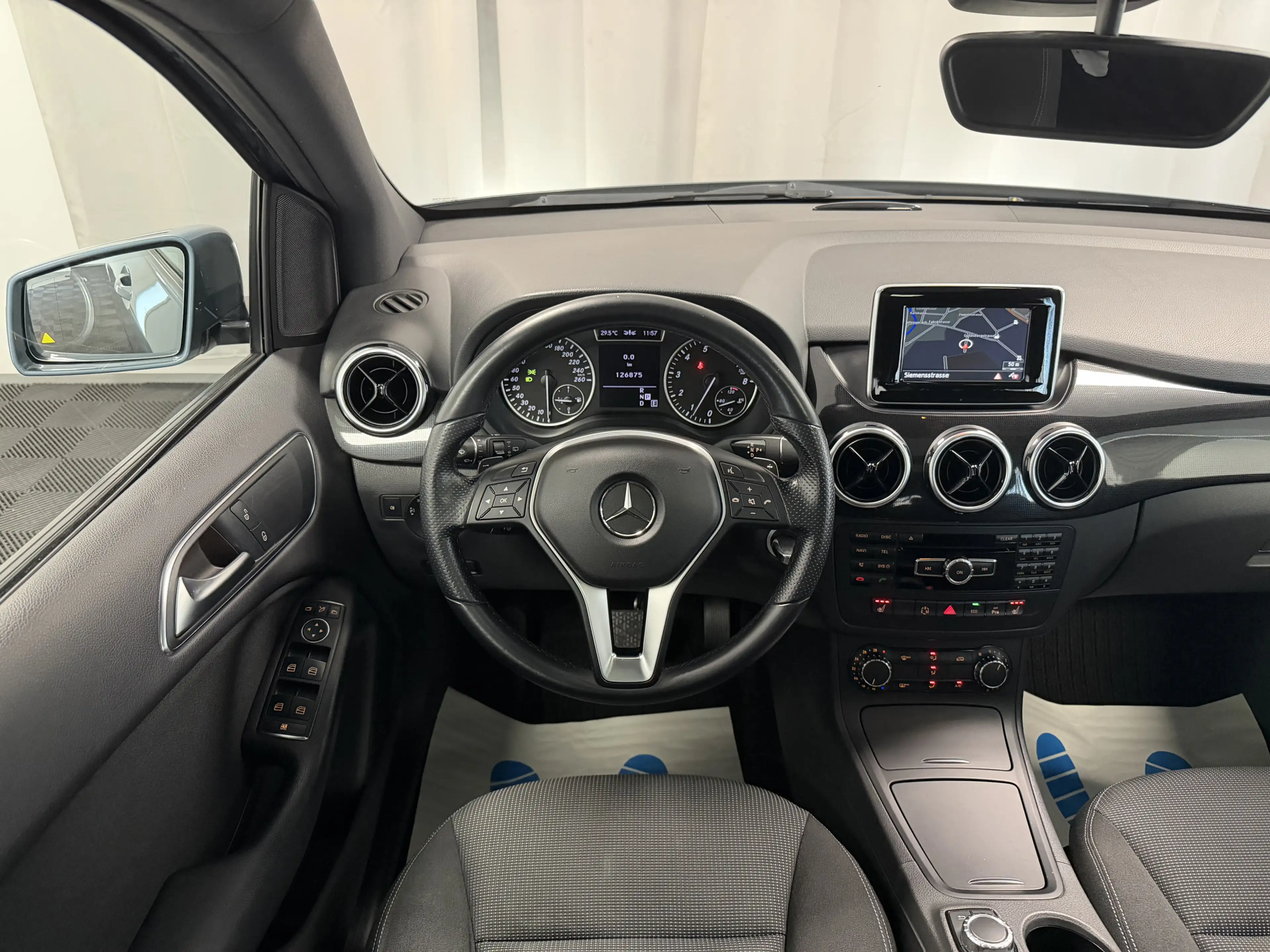 Mercedes-Benz B 180 BlueEff. Automatik Pano ILS Kamera Navi — photo 13