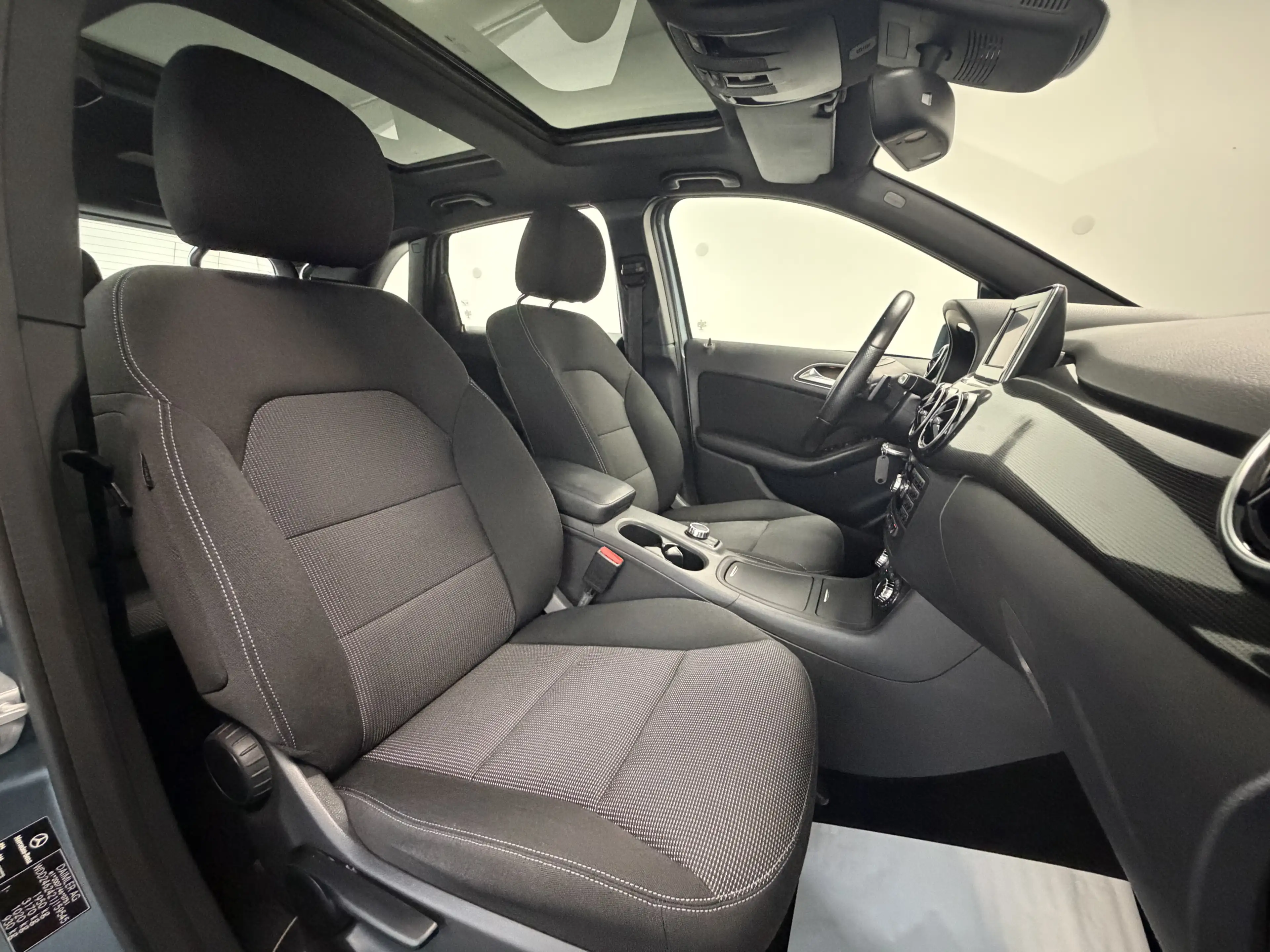 Mercedes-Benz B 180 BlueEff. Automatik Pano ILS Kamera Navi — photo 11