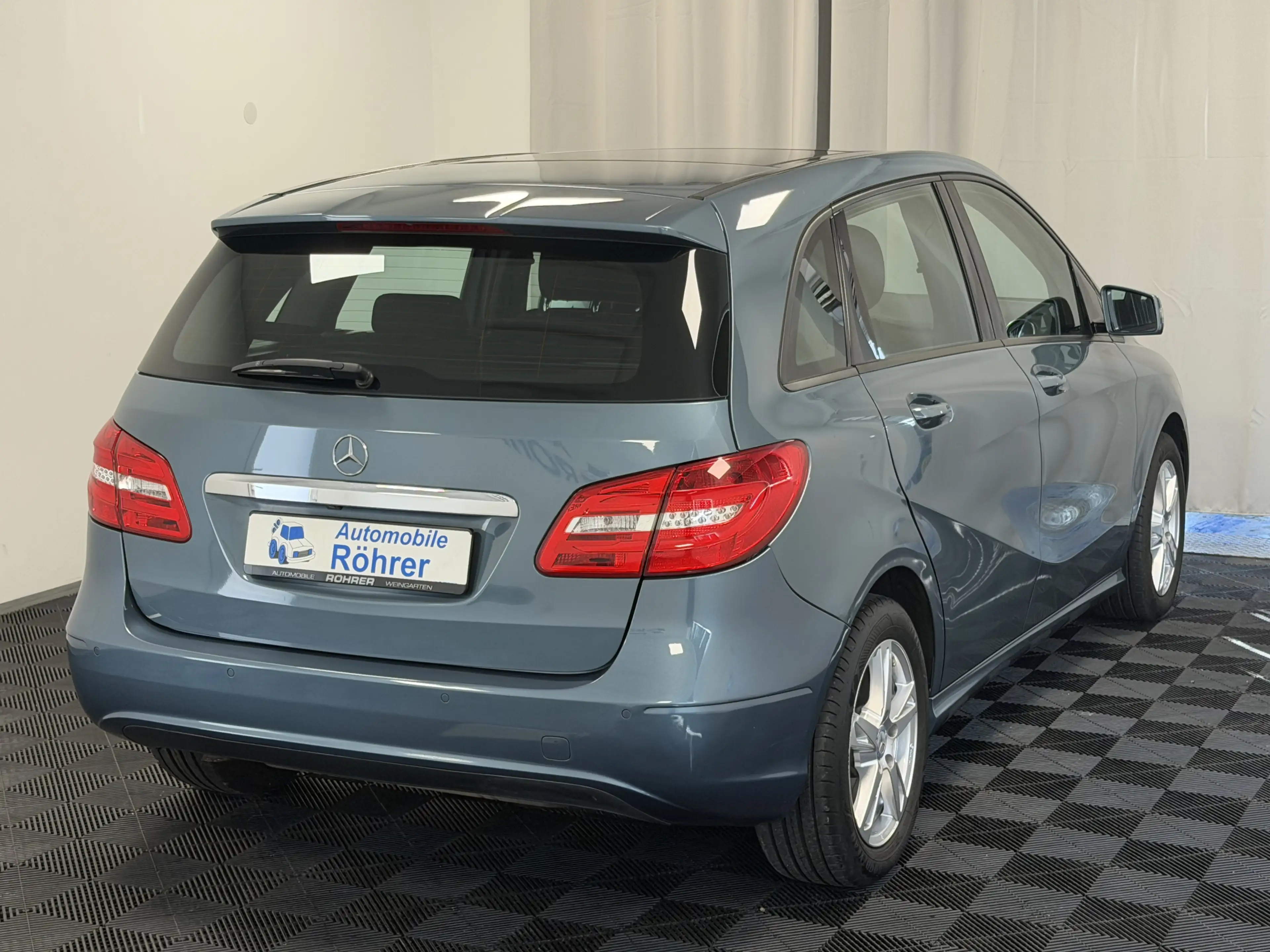 Mercedes-Benz B 180 BlueEff. Automatik Pano ILS Kamera Navi — photo 8