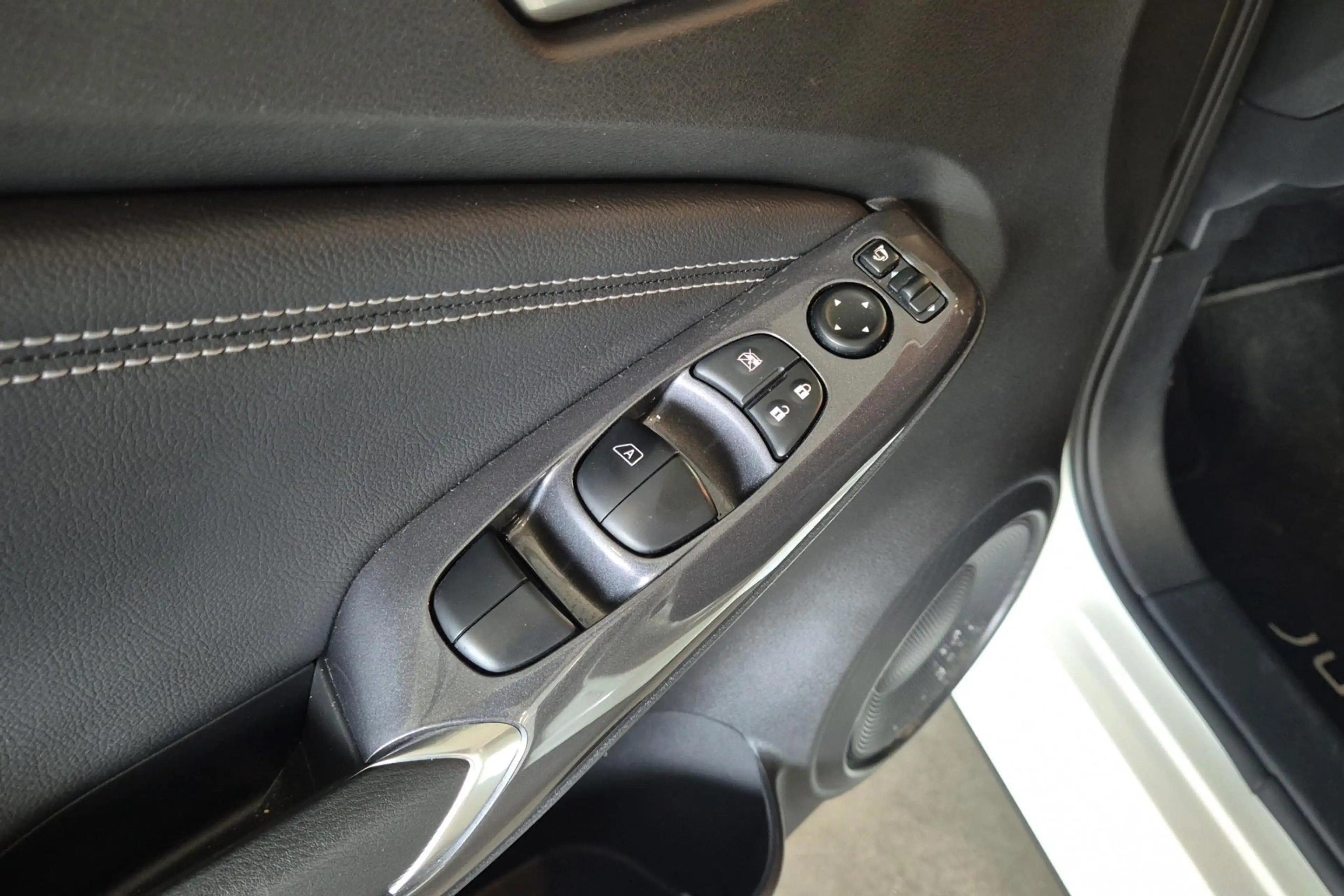 Nissan Juke 1.6 Hybrid 145 N-Design Automaat/Camera achteraan/ — photo 15