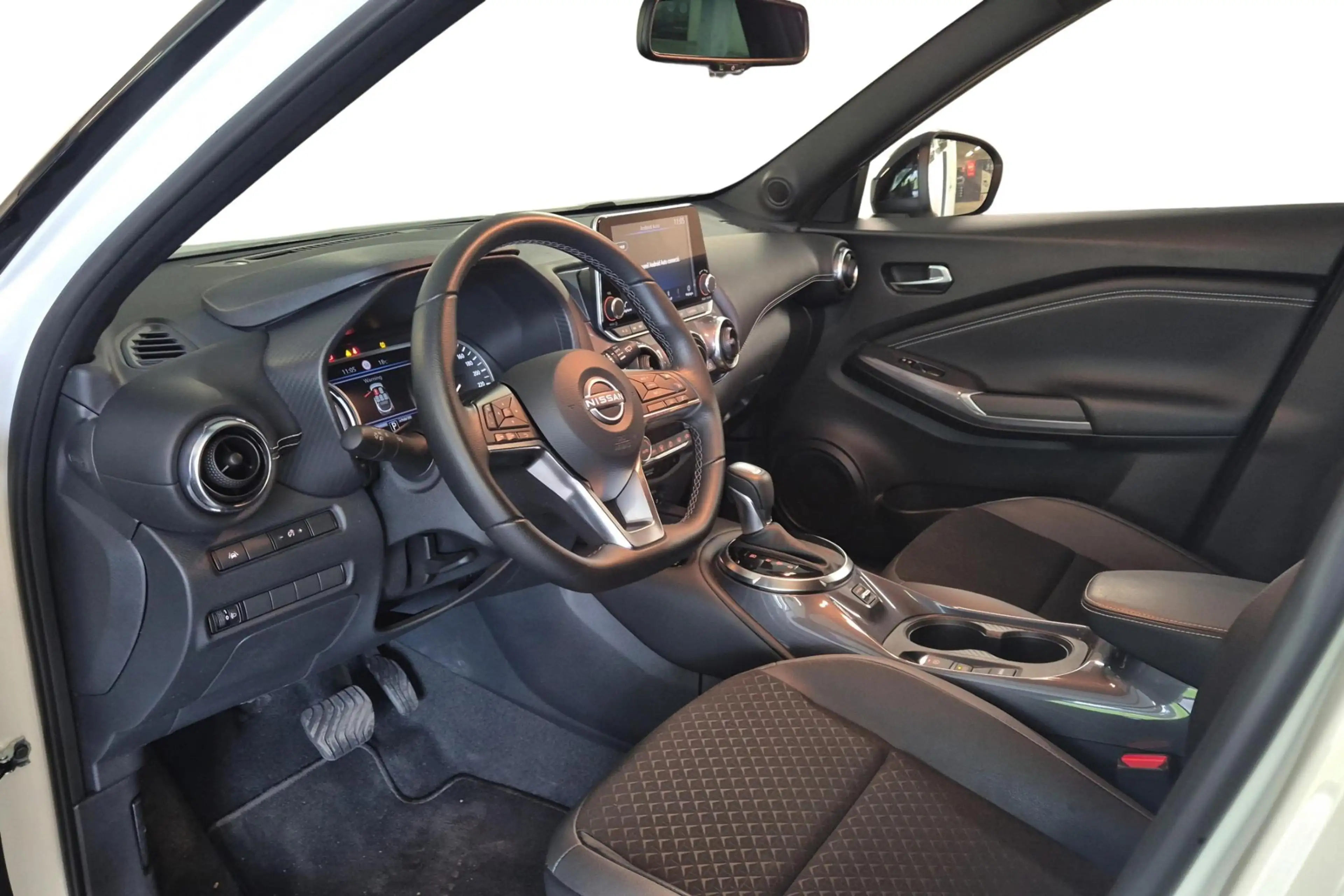 Nissan Juke 1.6 Hybrid 145 N-Design Automaat/Camera achteraan/ — photo 11