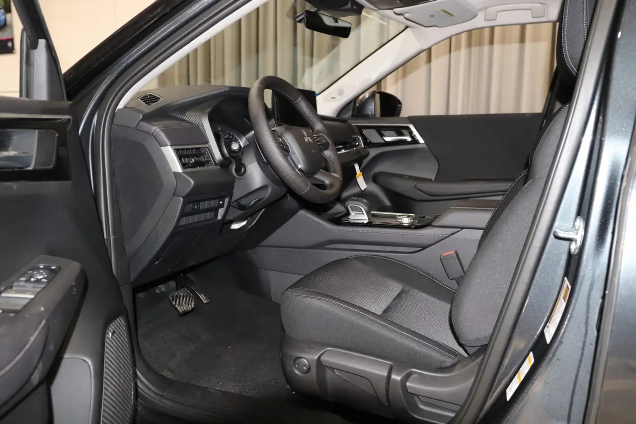 Mitsubishi Outlander снимка Mitsubishi Outlander