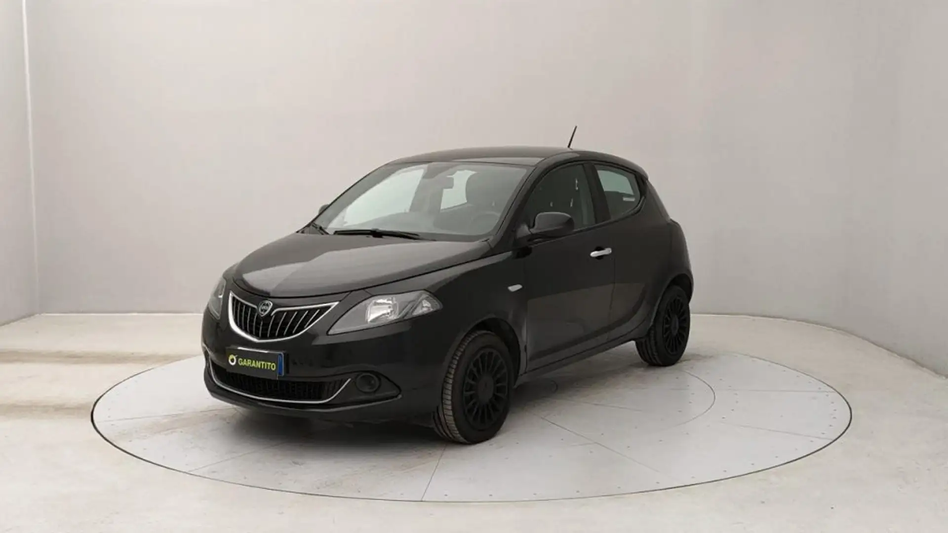 Lancia Ypsilon 1.0 firefly hybrid Silver s&s 70cv 5p.ti Noir - 1