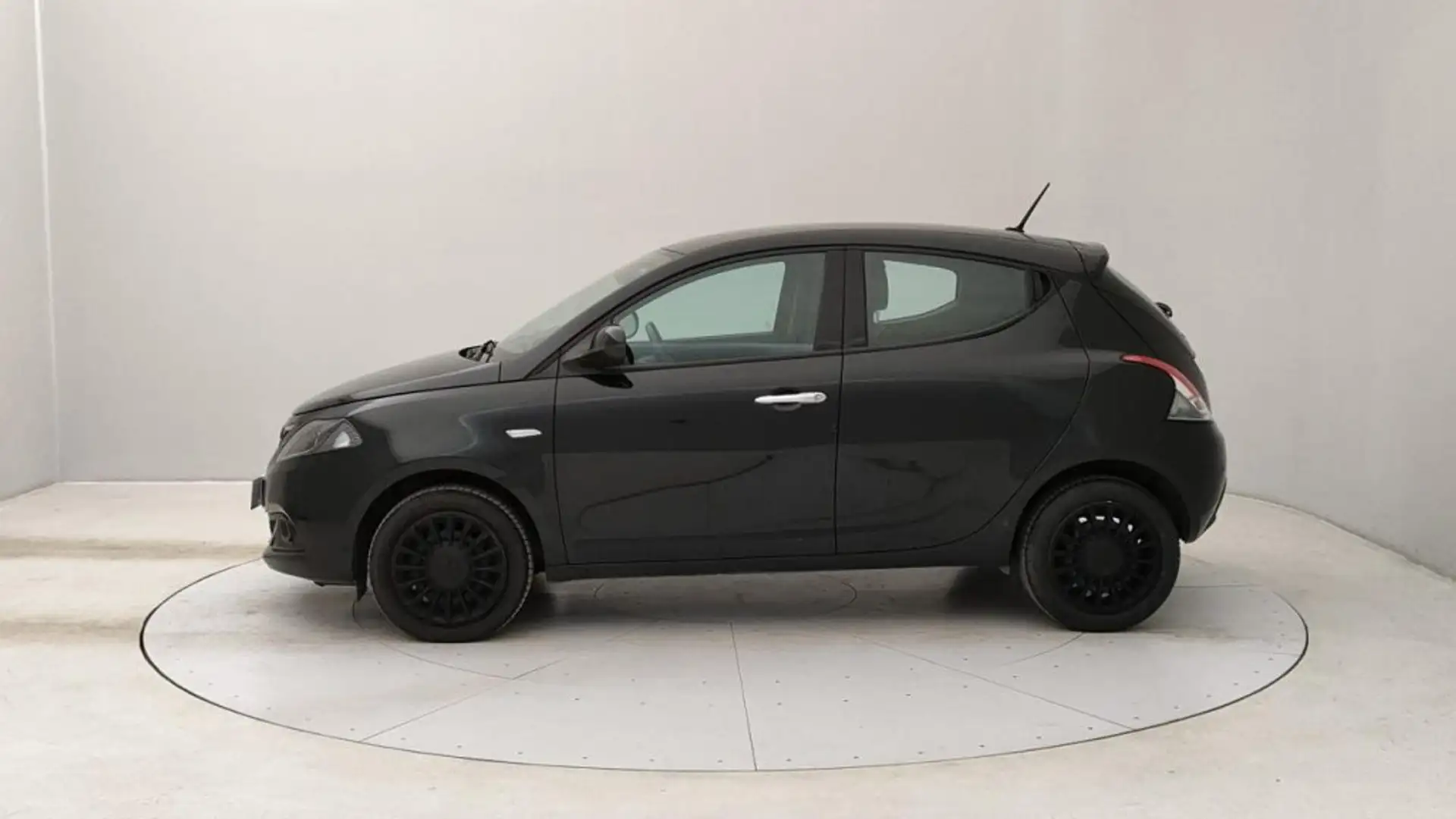 Lancia Ypsilon 1.0 firefly hybrid Silver s&s 70cv 5p.ti Noir - 2