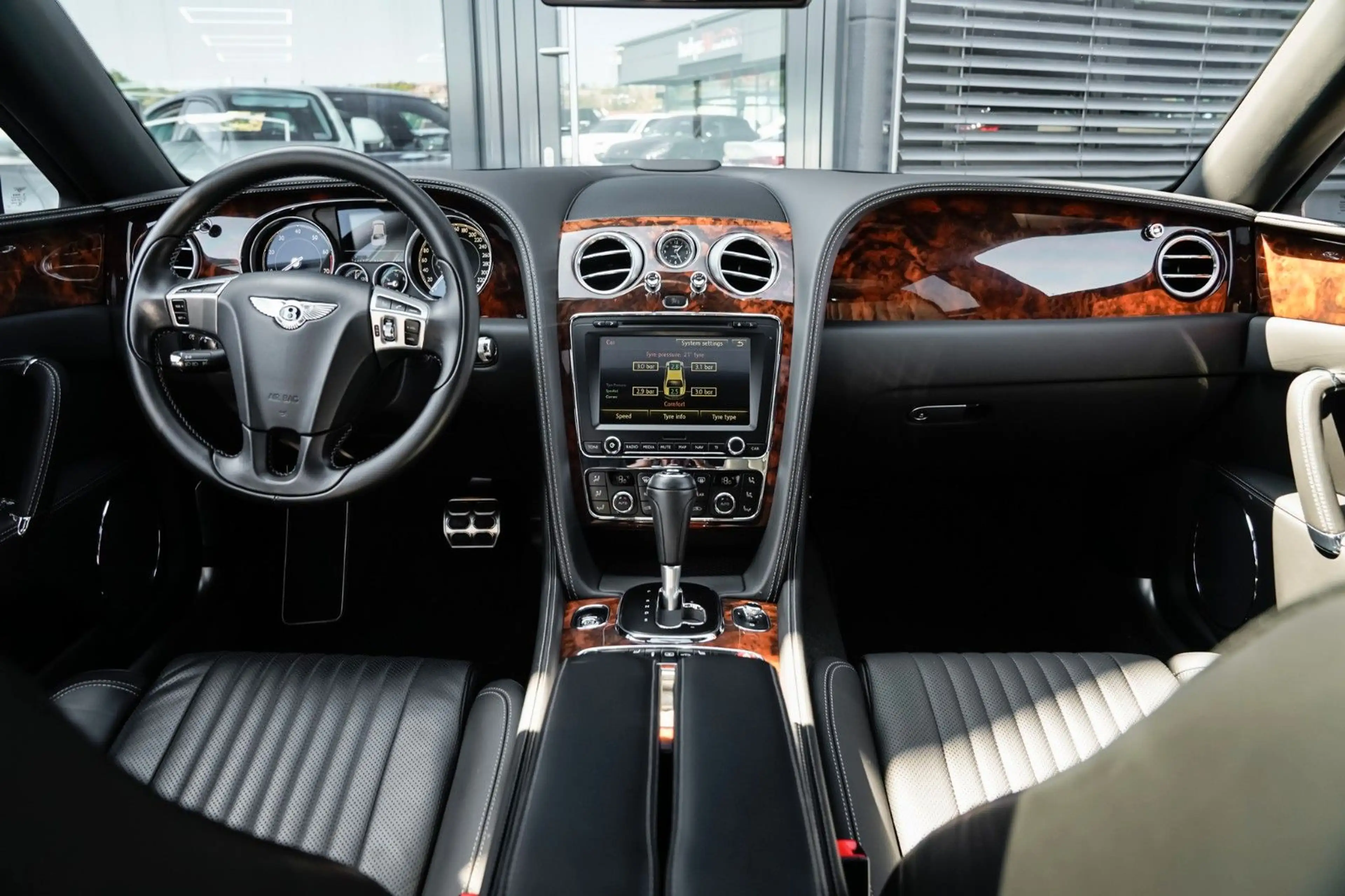 Bentley Flying Spur 6.0 W12 — photo 12