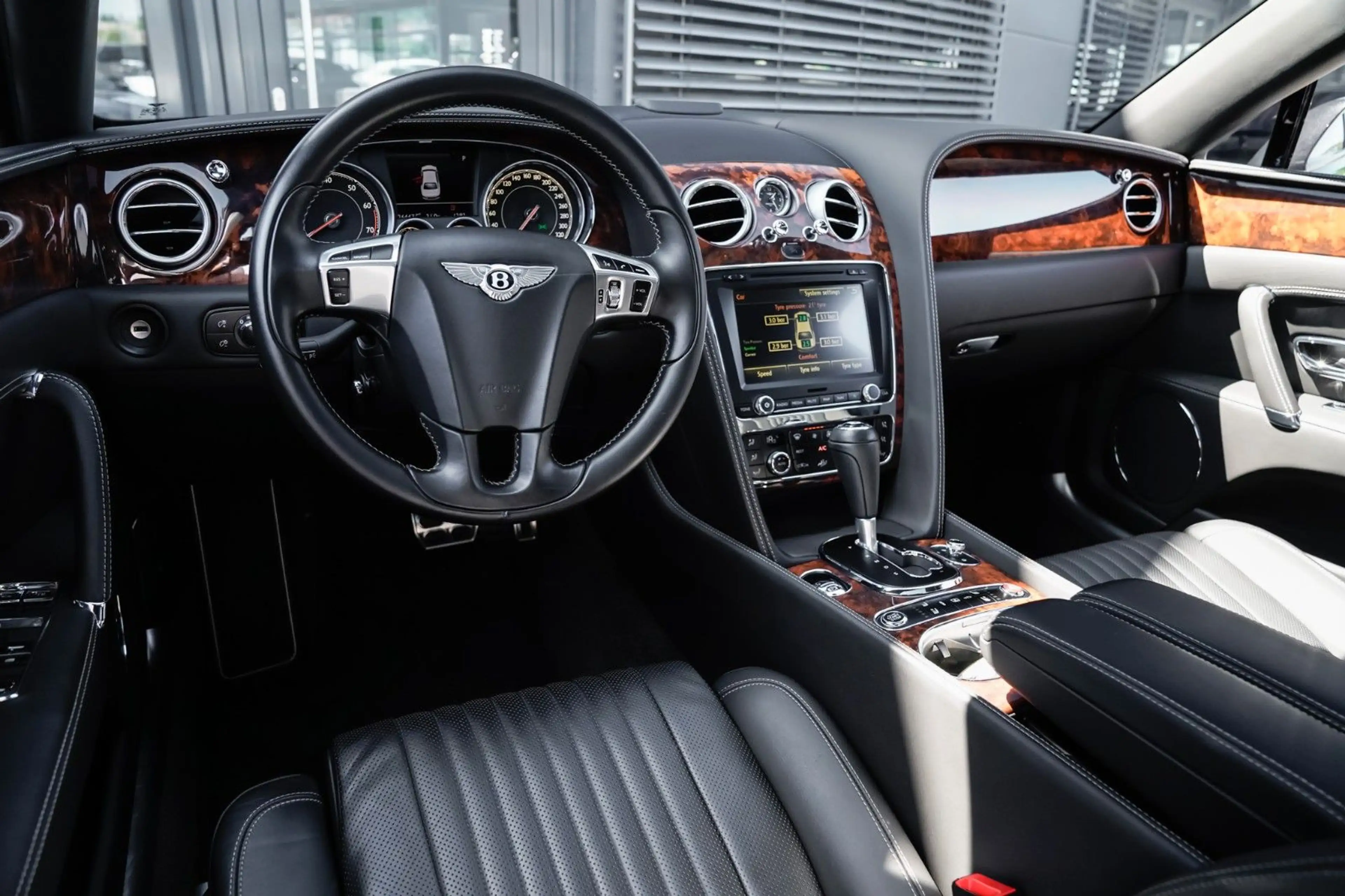 Bentley Flying Spur 6.0 W12 — photo 10