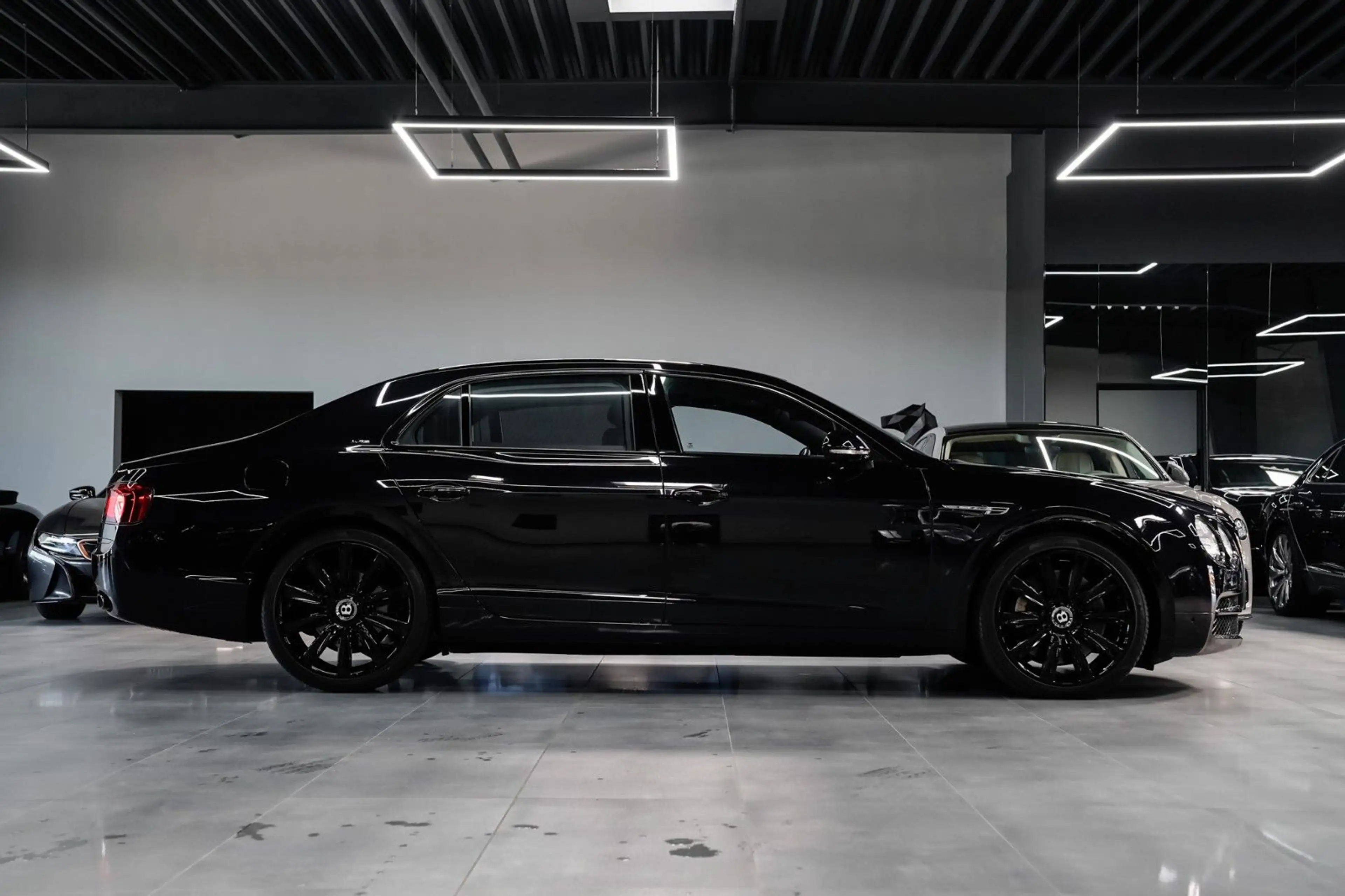 Bentley Flying Spur 6.0 W12 — photo 4