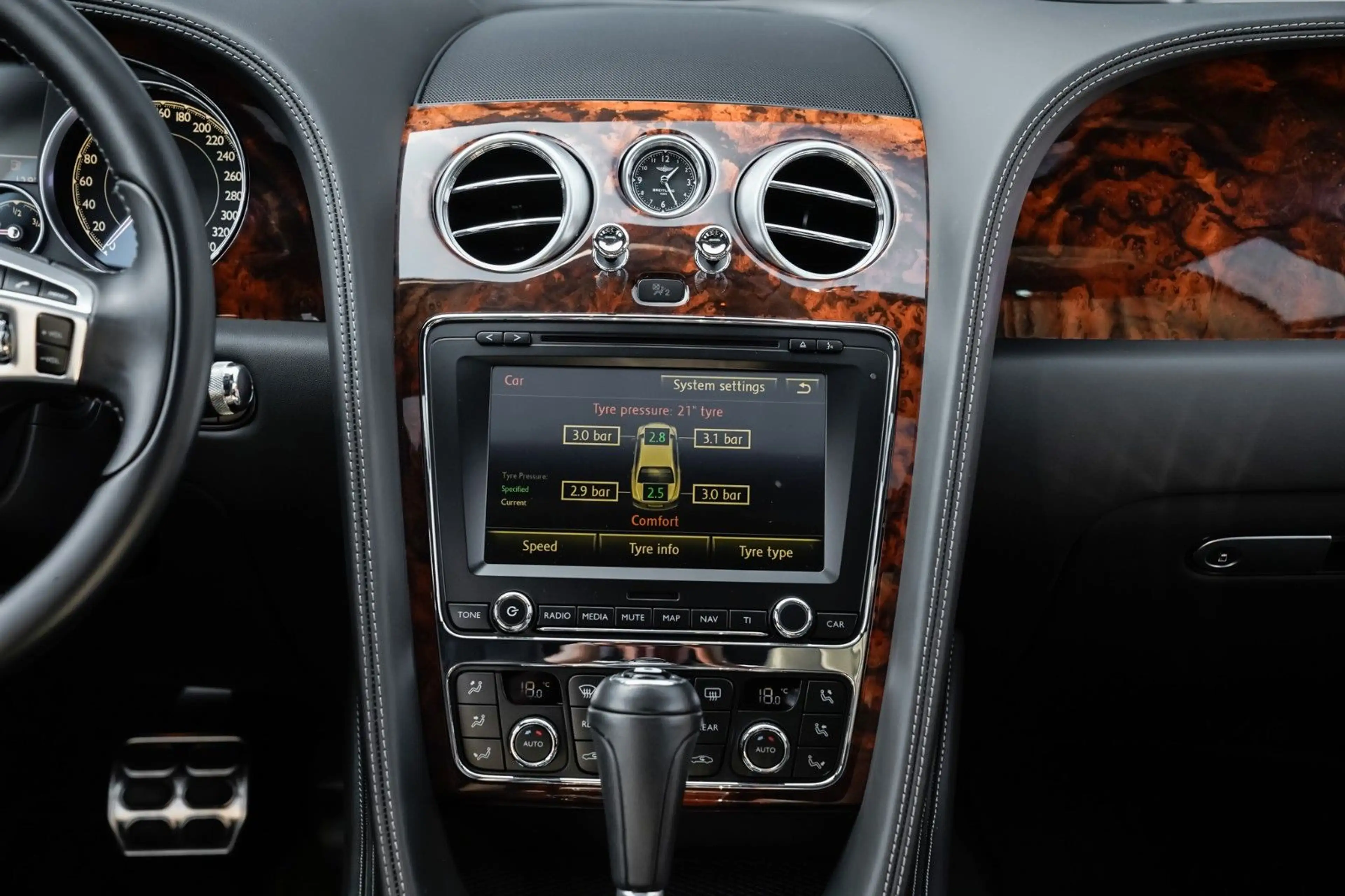 Bentley Flying Spur 6.0 W12 — photo 13