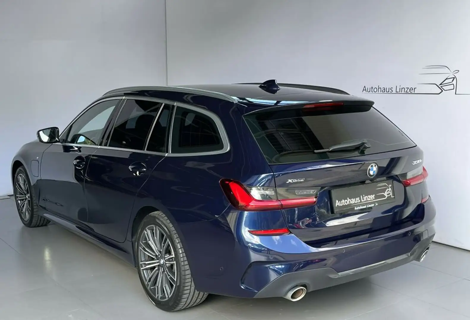 BMW 330 e xDrive M *LED*ACC*StHz*HuD*AmbientB*Alcantara Blau - 2