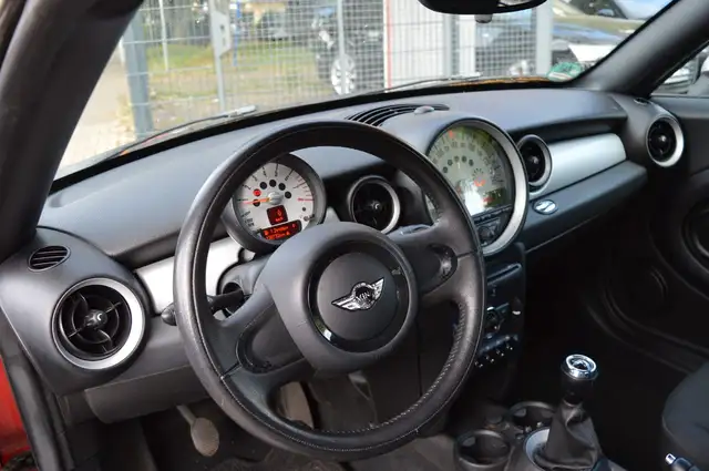 Mini Hatch view 9