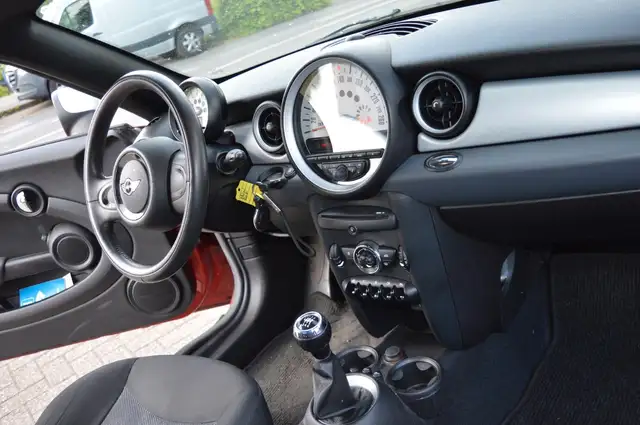 Mini Hatch view 11