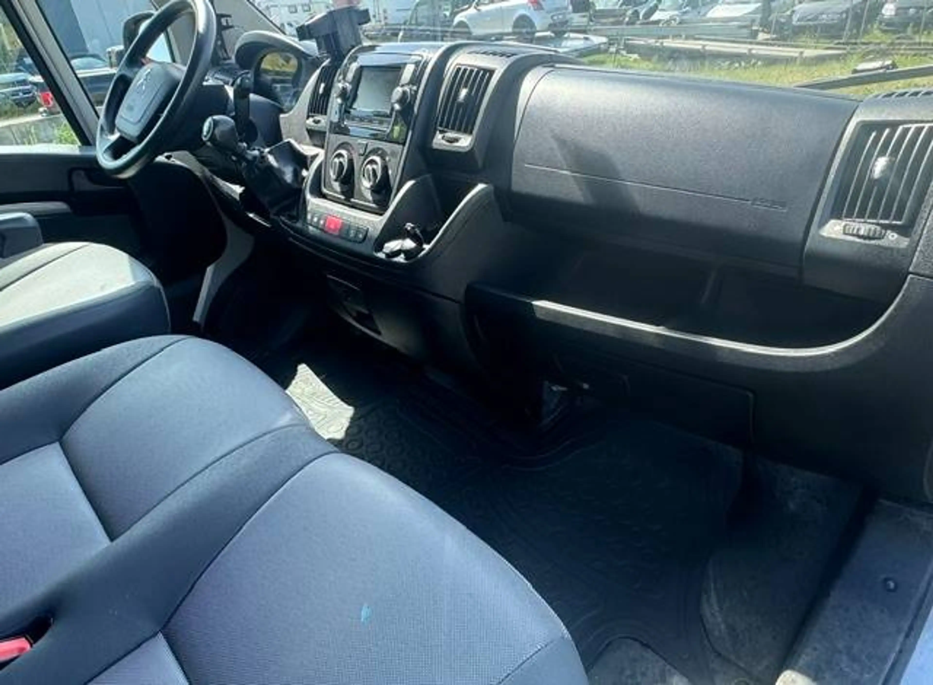Citroen Jumper 2.2 BlueHDi — photo 12