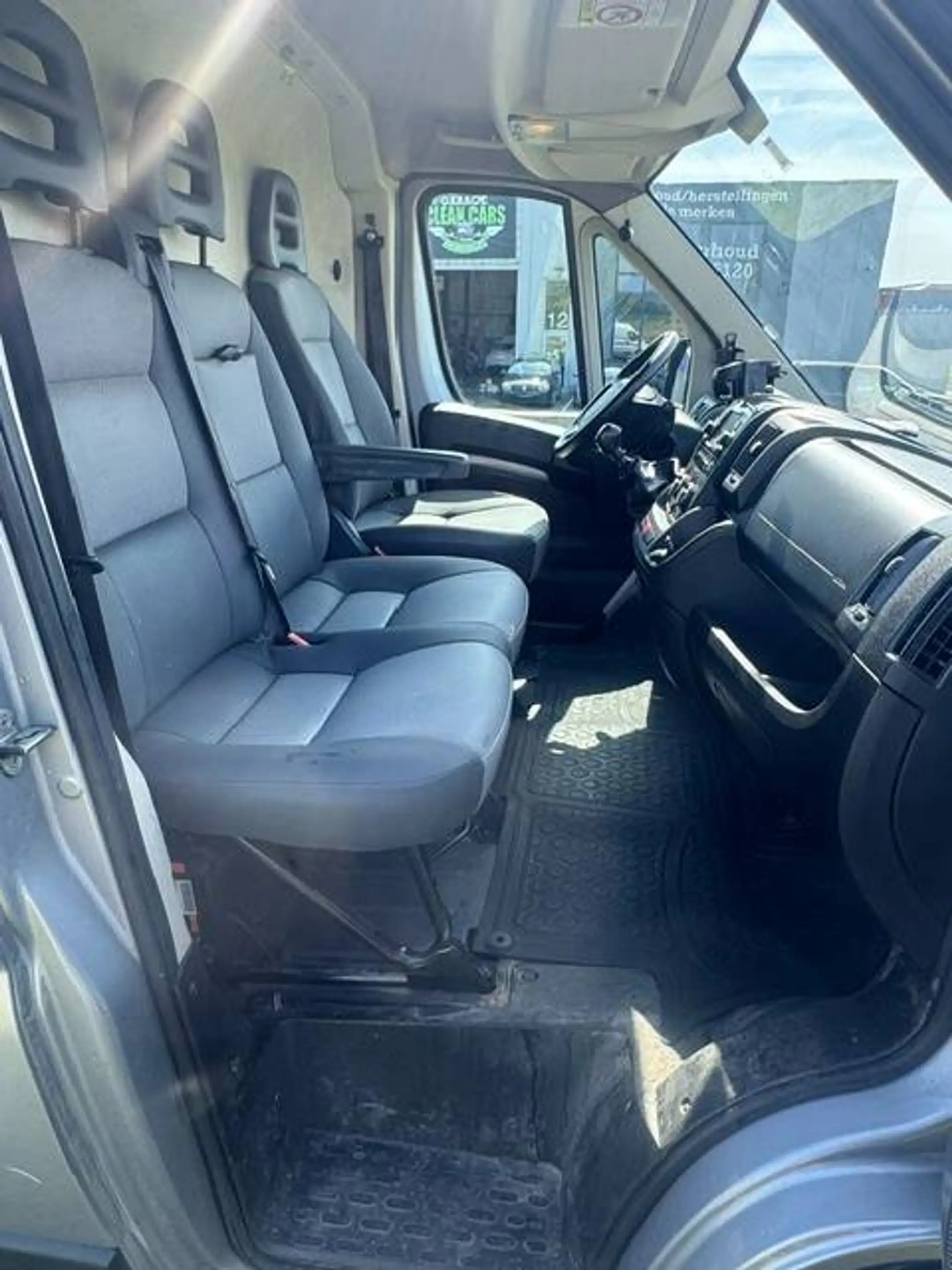 Citroen Jumper 2.2 BlueHDi — photo 11