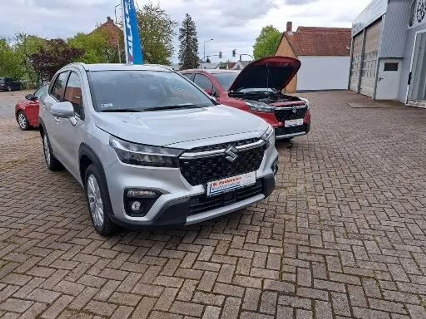Suzuki (SX4) S-Cross Hybrid AUTOMATIK srebrna - 2