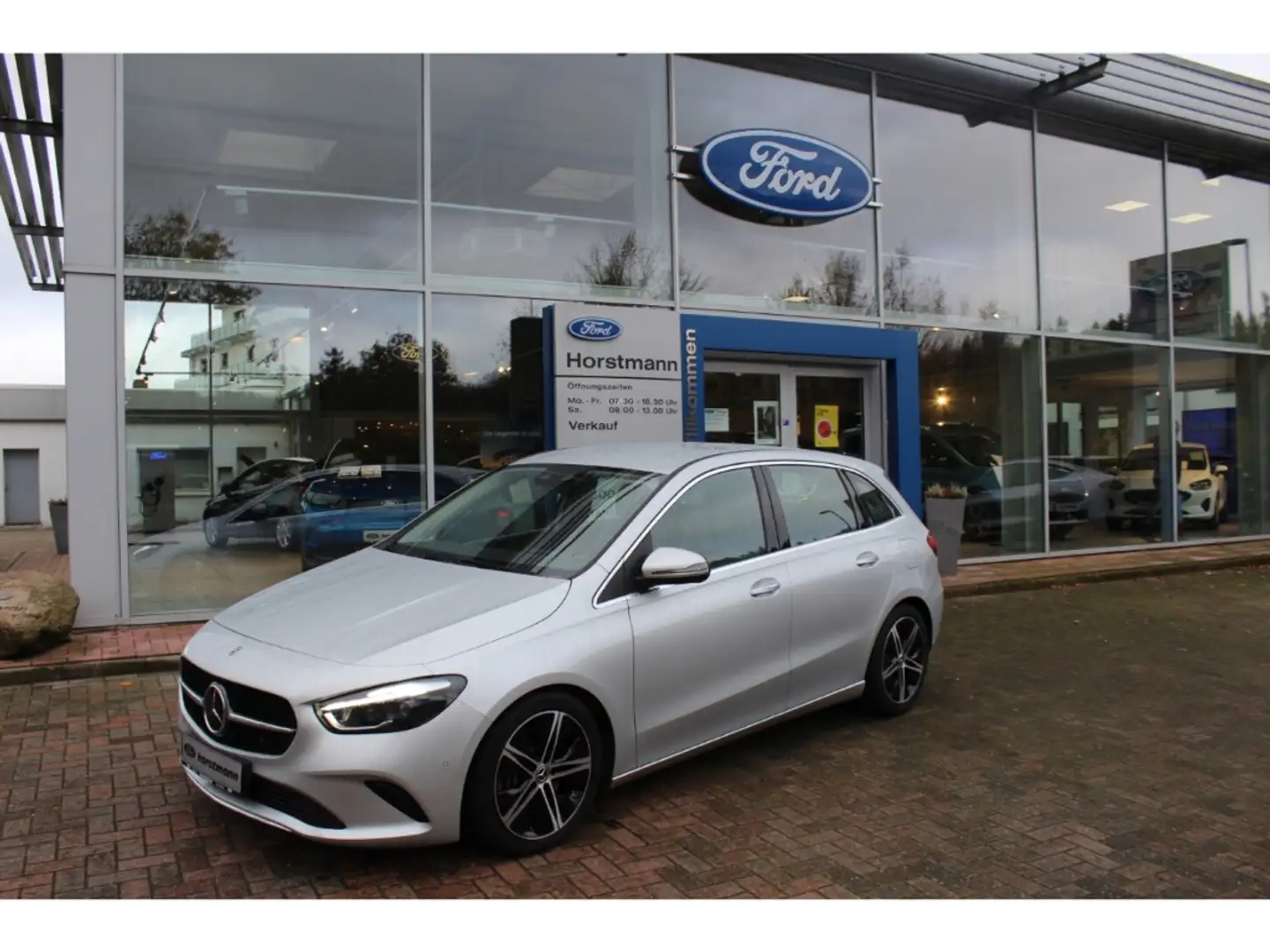 Mercedes-Benz B 250 4 MATIC, AUTOMATIK, LED, ACC, PDC, NAVI, RFK Silber - 1