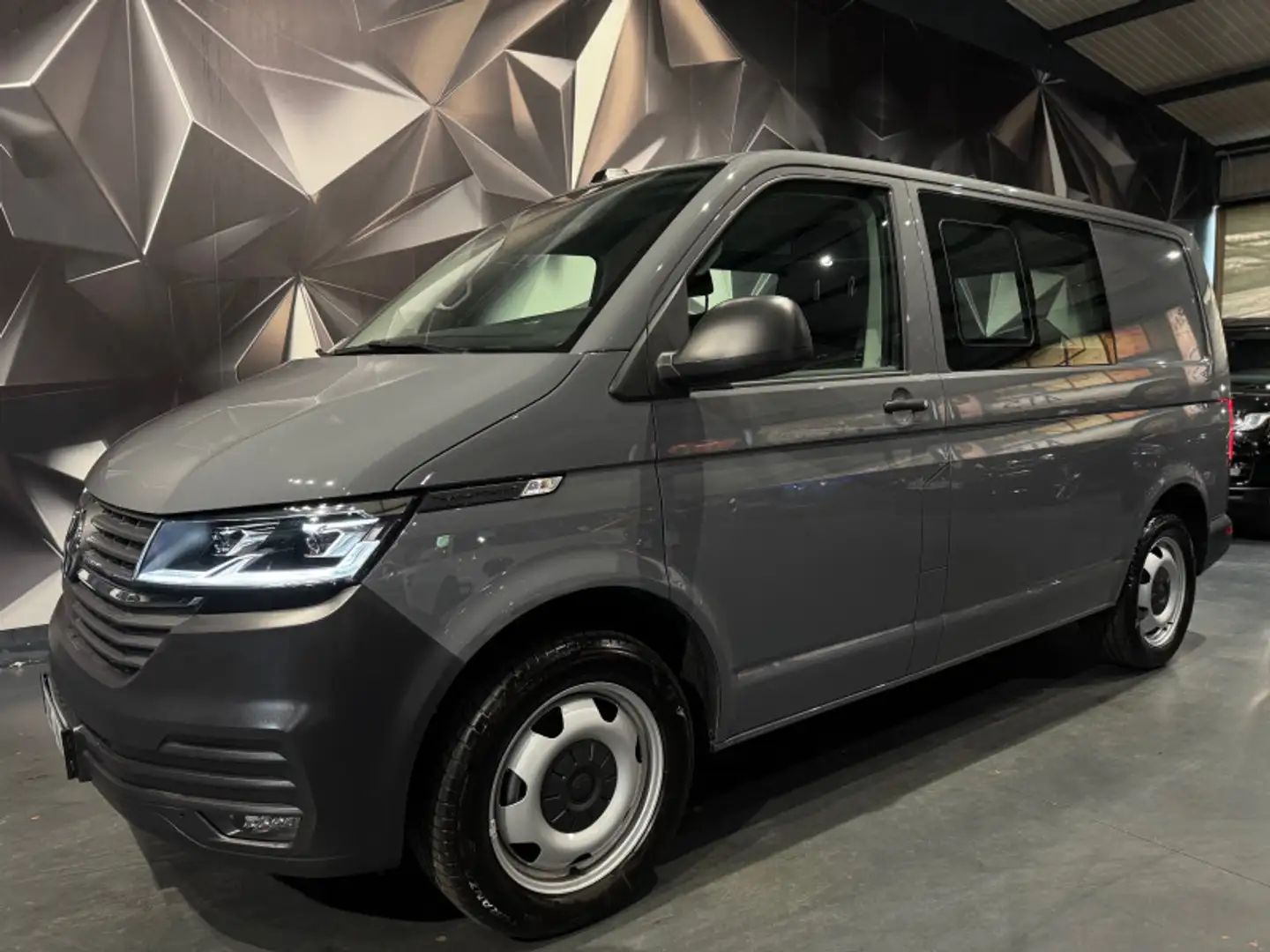 Volkswagen Transporter 2.8T L1H1 2.0 TDI 150CH BUSINESS DSG7 Gris - 1