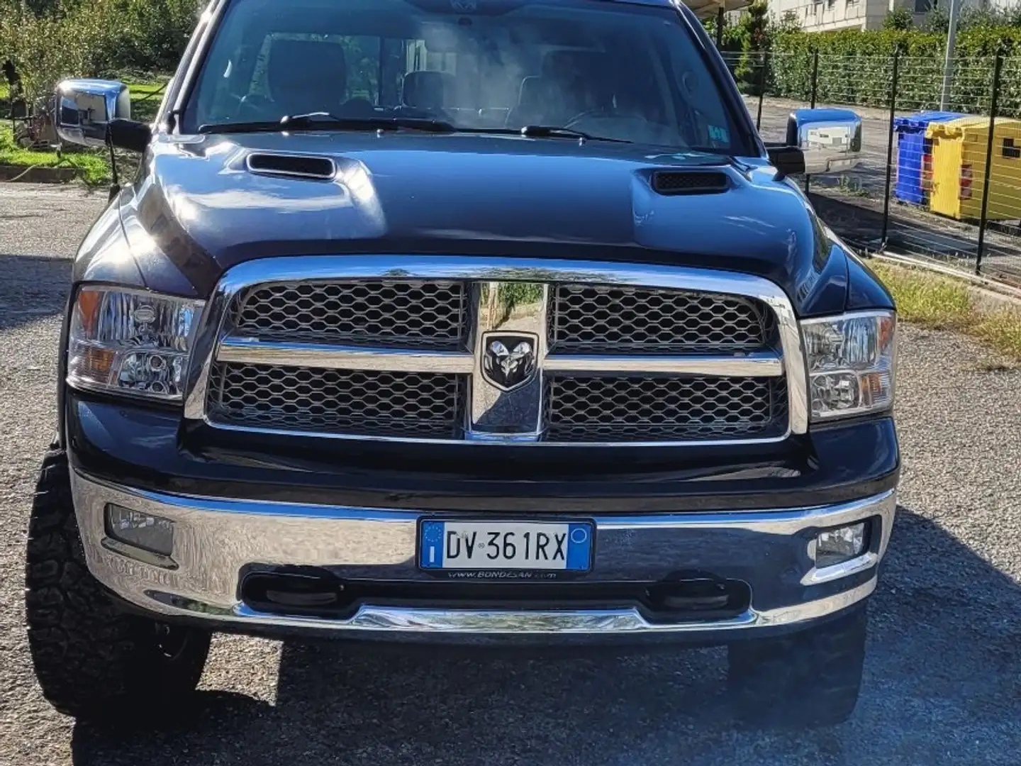 Dodge RAM 5.7 V8 Quad Cab MB LaRamie Gpl 395cv at8 Negro - 1