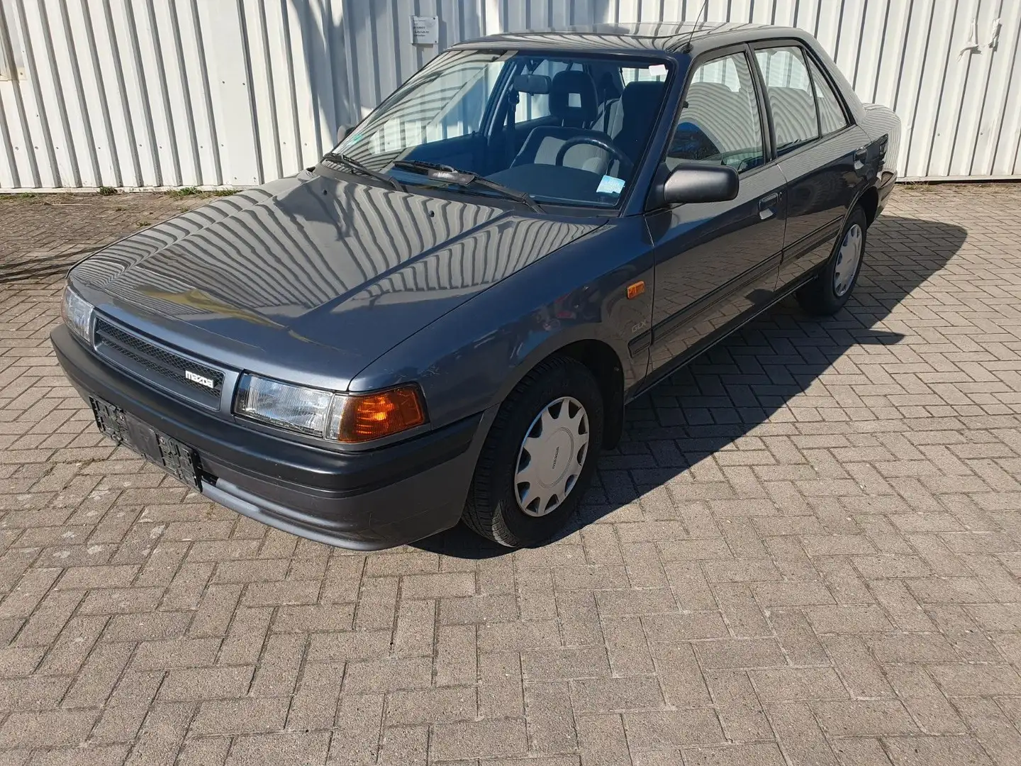 Mazda 323 Stuffenheck, 1 Hand TÜV NEU Oldtimerfähig Grau - 2