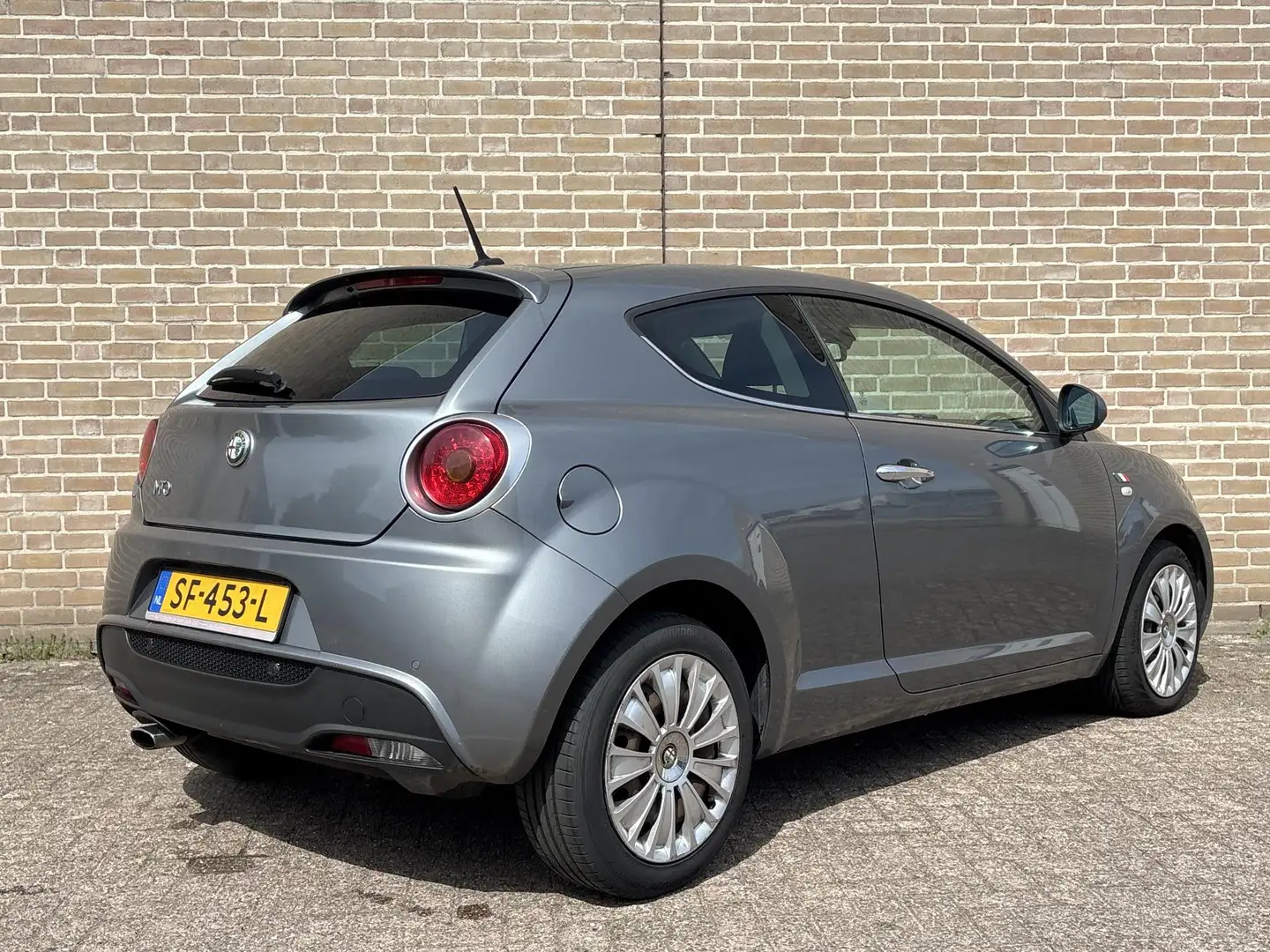 Alfa Romeo MiTo 1.4 T Distinctive | Climate | Cruise | Navi | PDC Šedá - 2