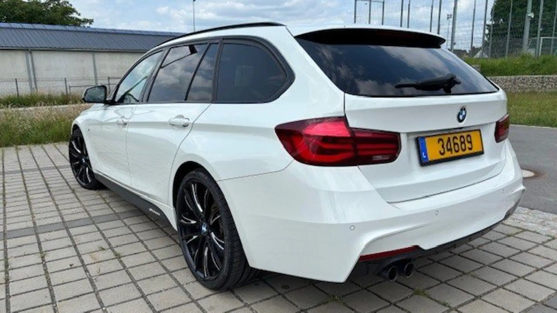 BMW 330 330d Touring xDrive Aut. M Sport Blanc - 2