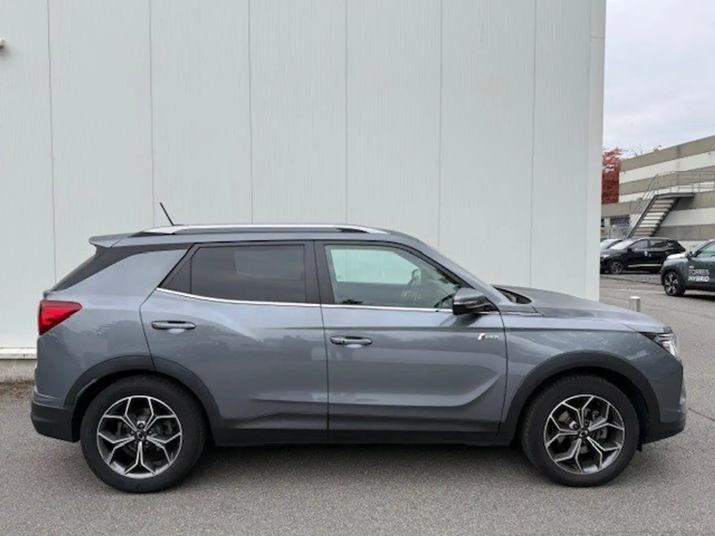 SsangYong Korando Korando 1.5 T-GDi 2WD Aut. Quartz *TREKHAAK* Gris - 2