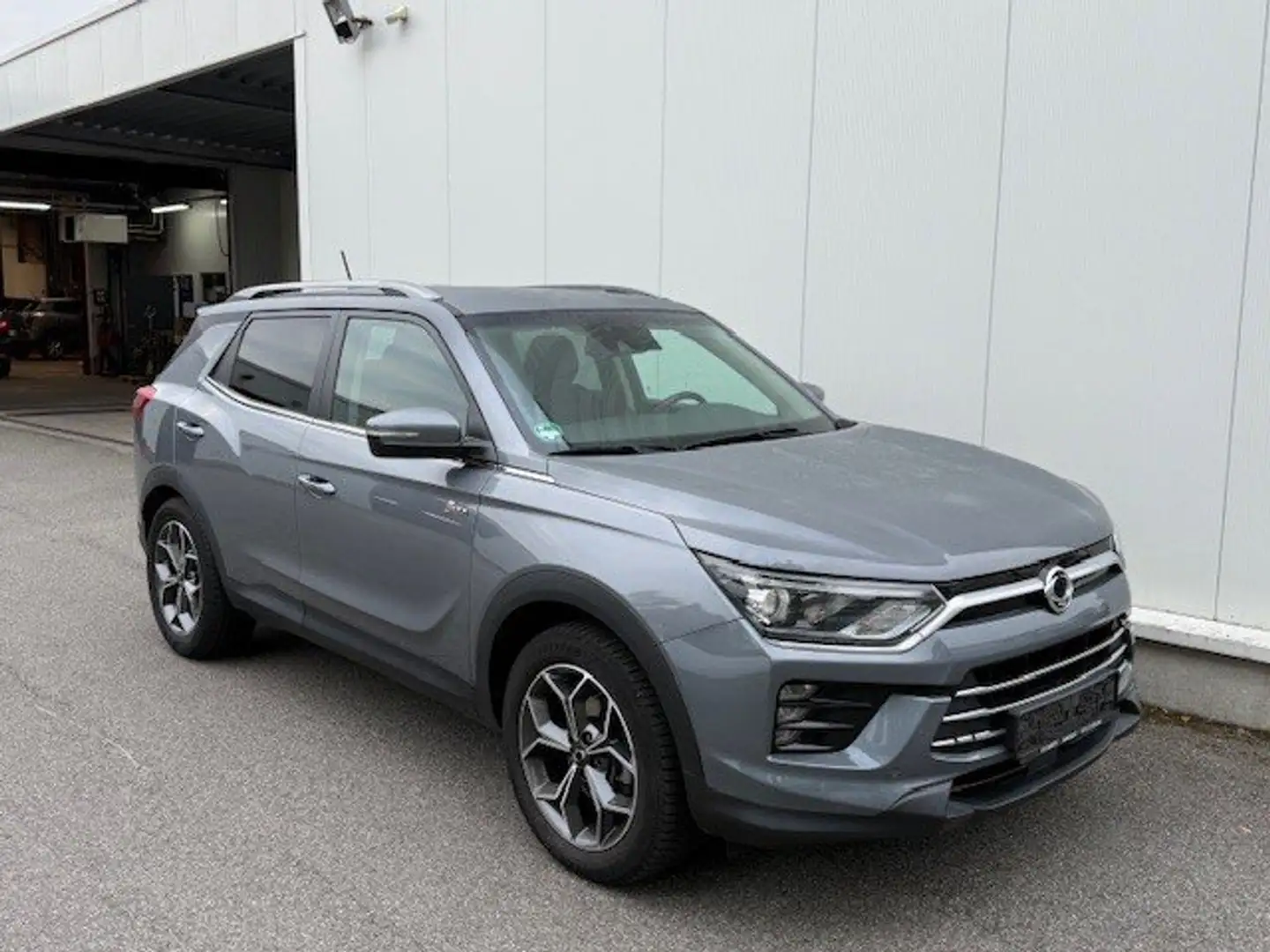 SsangYong Korando Korando 1.5 T-GDi 2WD Aut. Quartz *TREKHAAK* Gris - 1