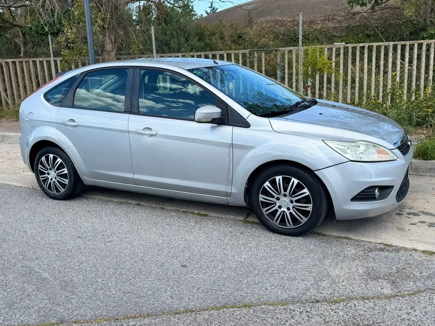 Ford Focus 1.6TDCi Trend 109 Gris - 2